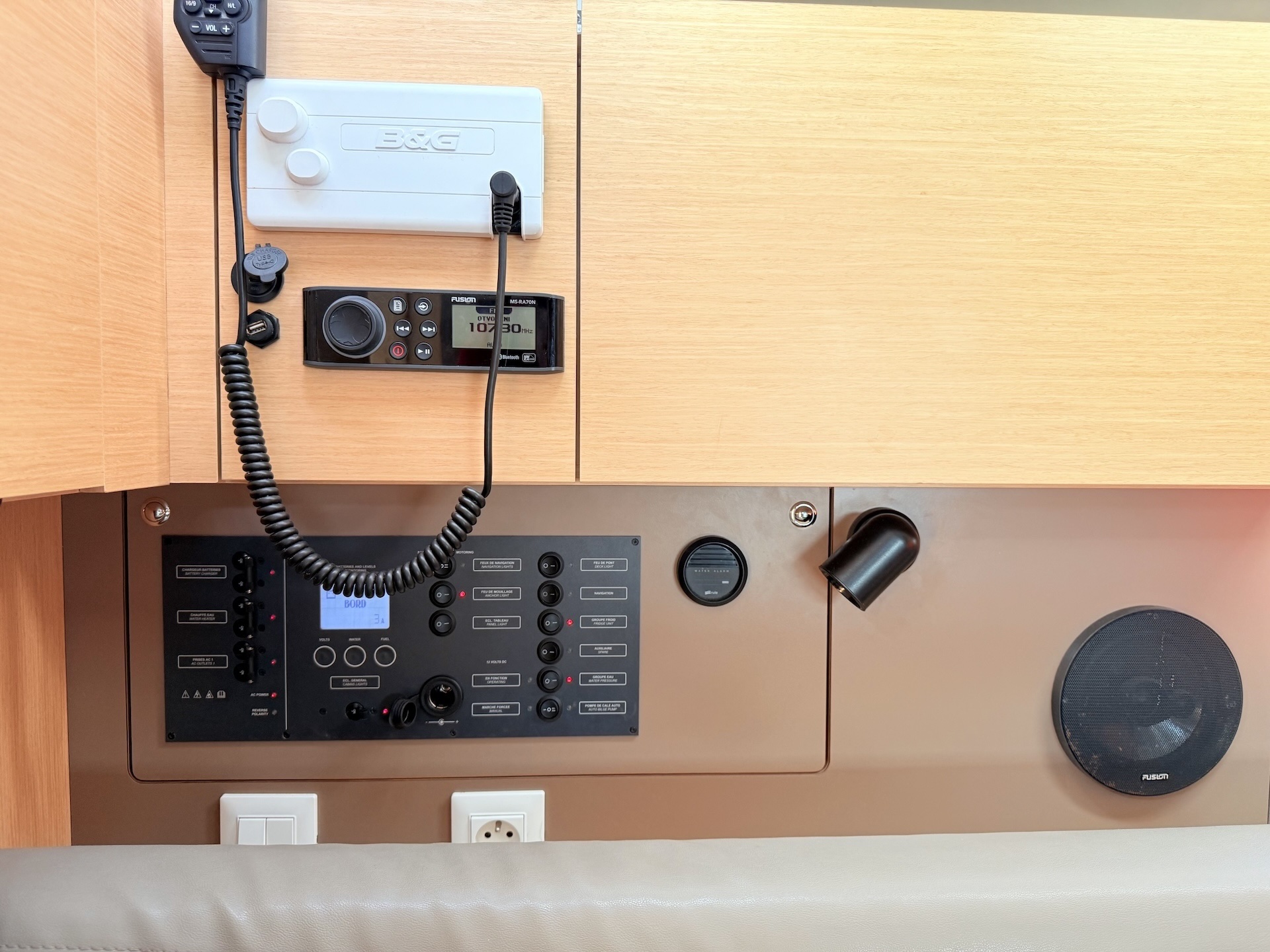 Oceanis 38.1 — photo 15