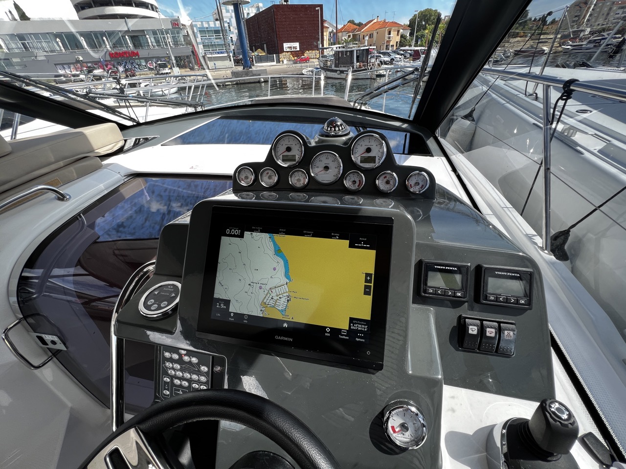 Bavaria S33 HT — photo 13
