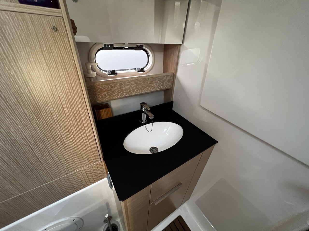 Bavaria S33 HT — photo 11