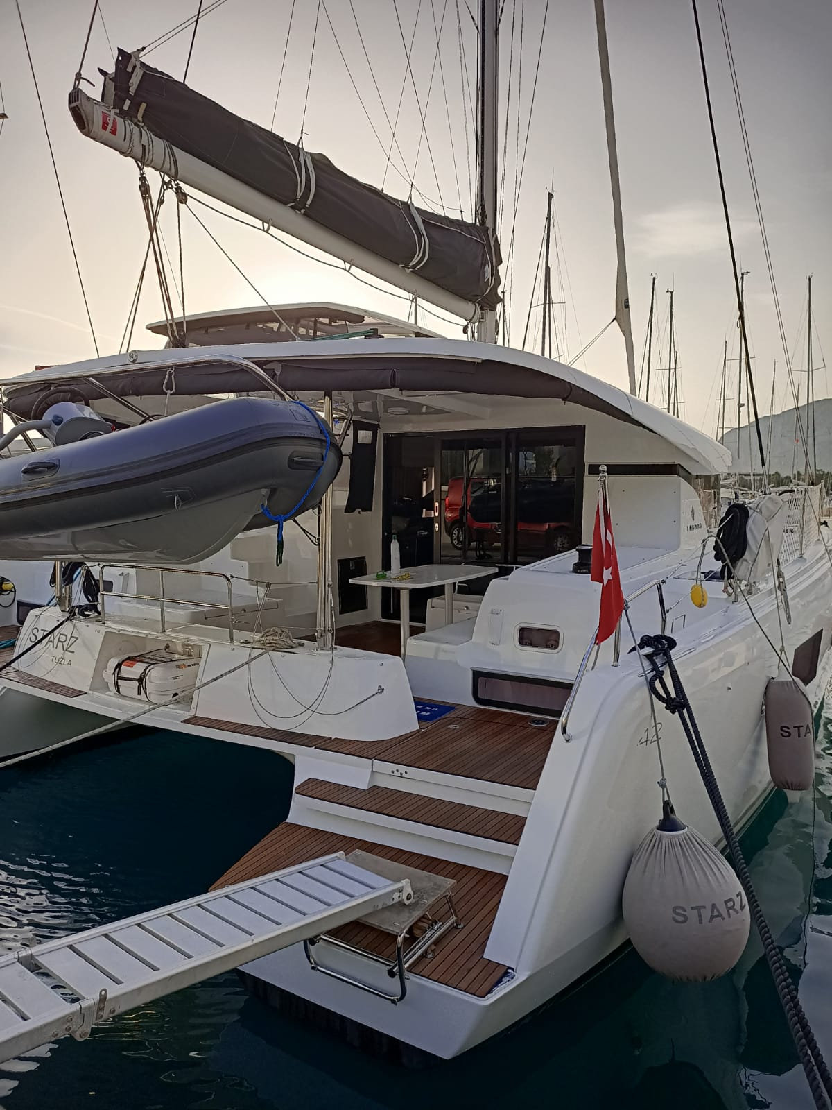 Lagoon 42 S — photo 3
