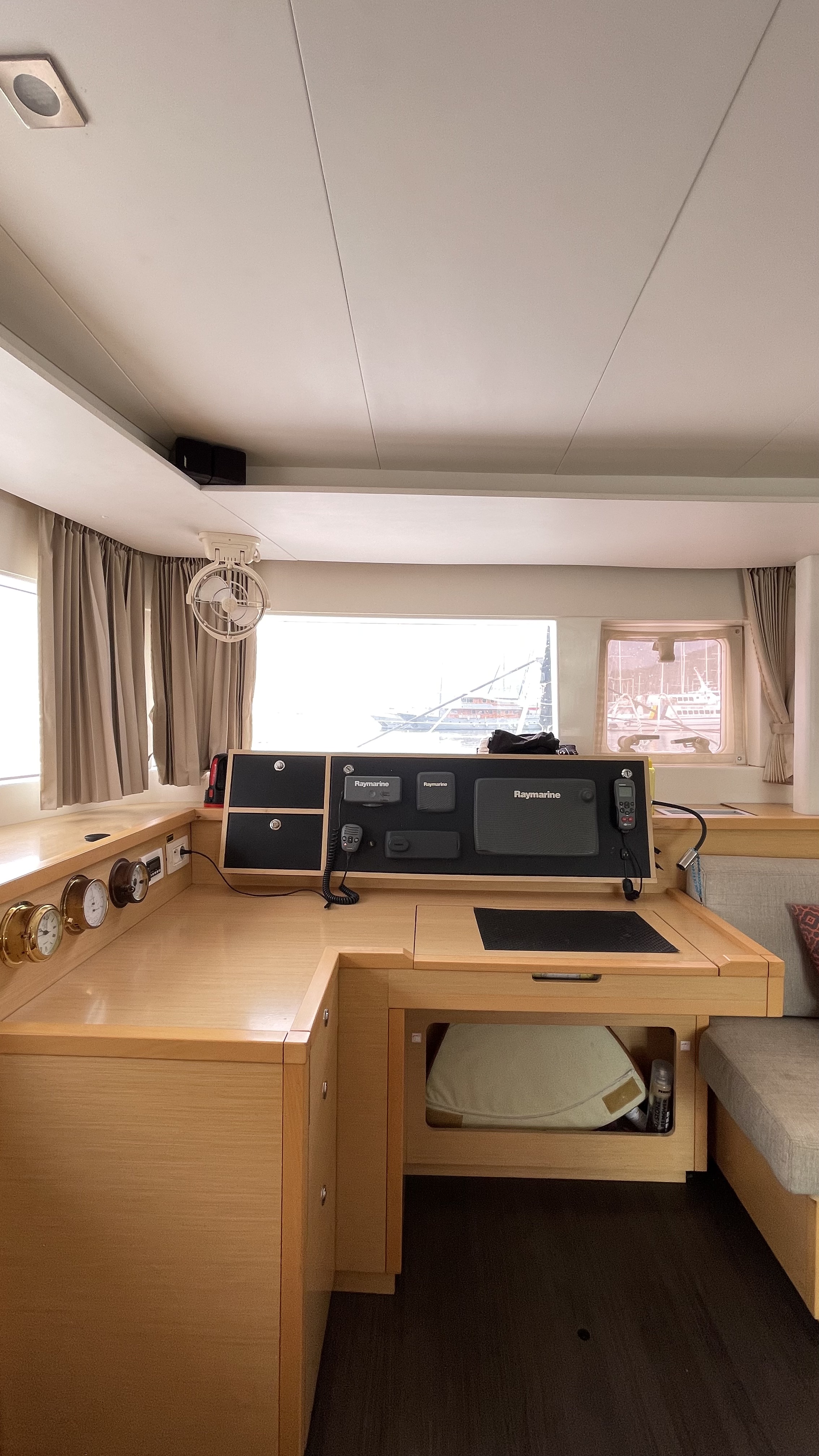 Lagoon 450 Fly — photo 6