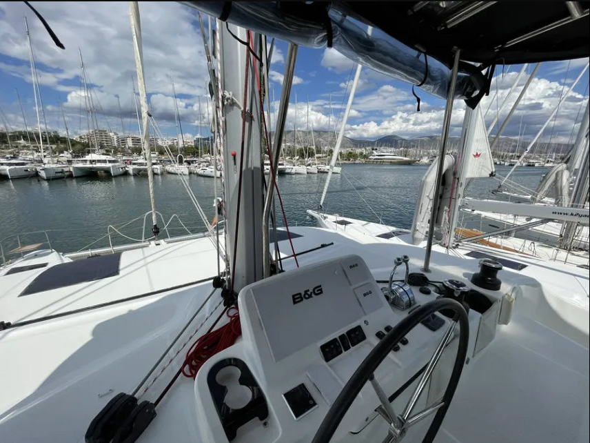 Lagoon 50 — photo 1