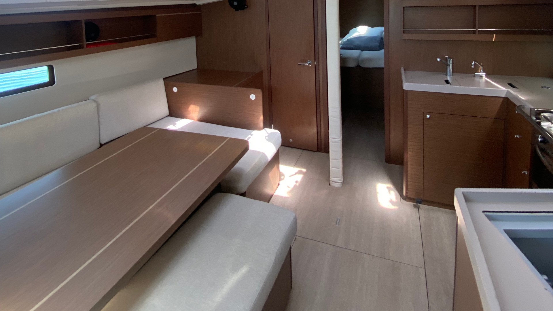 Oceanis 40.1 (3 double and 1 bunk beds) — photo 2
