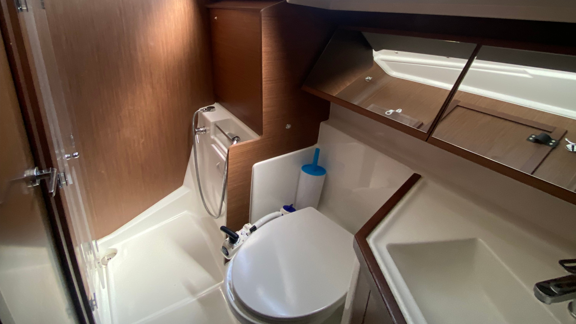 Oceanis 40.1 (3 double and 1 bunk beds) — photo 14