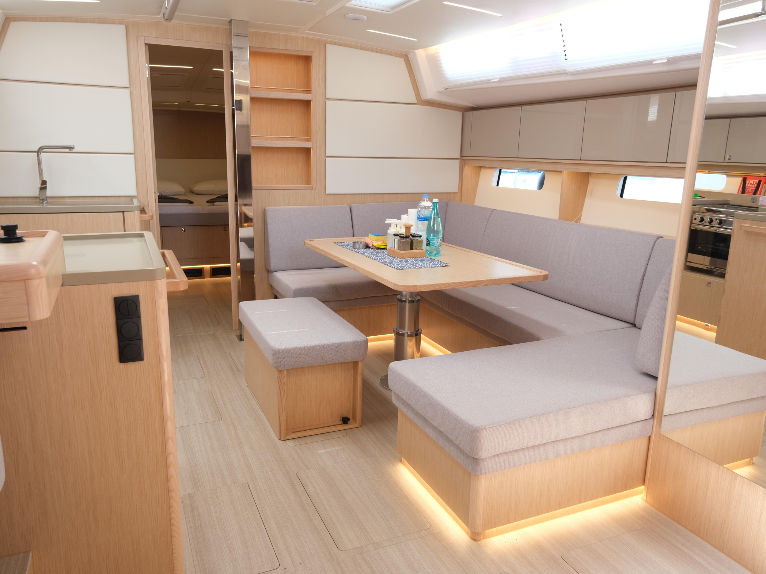 Bavaria C46 — photo 3