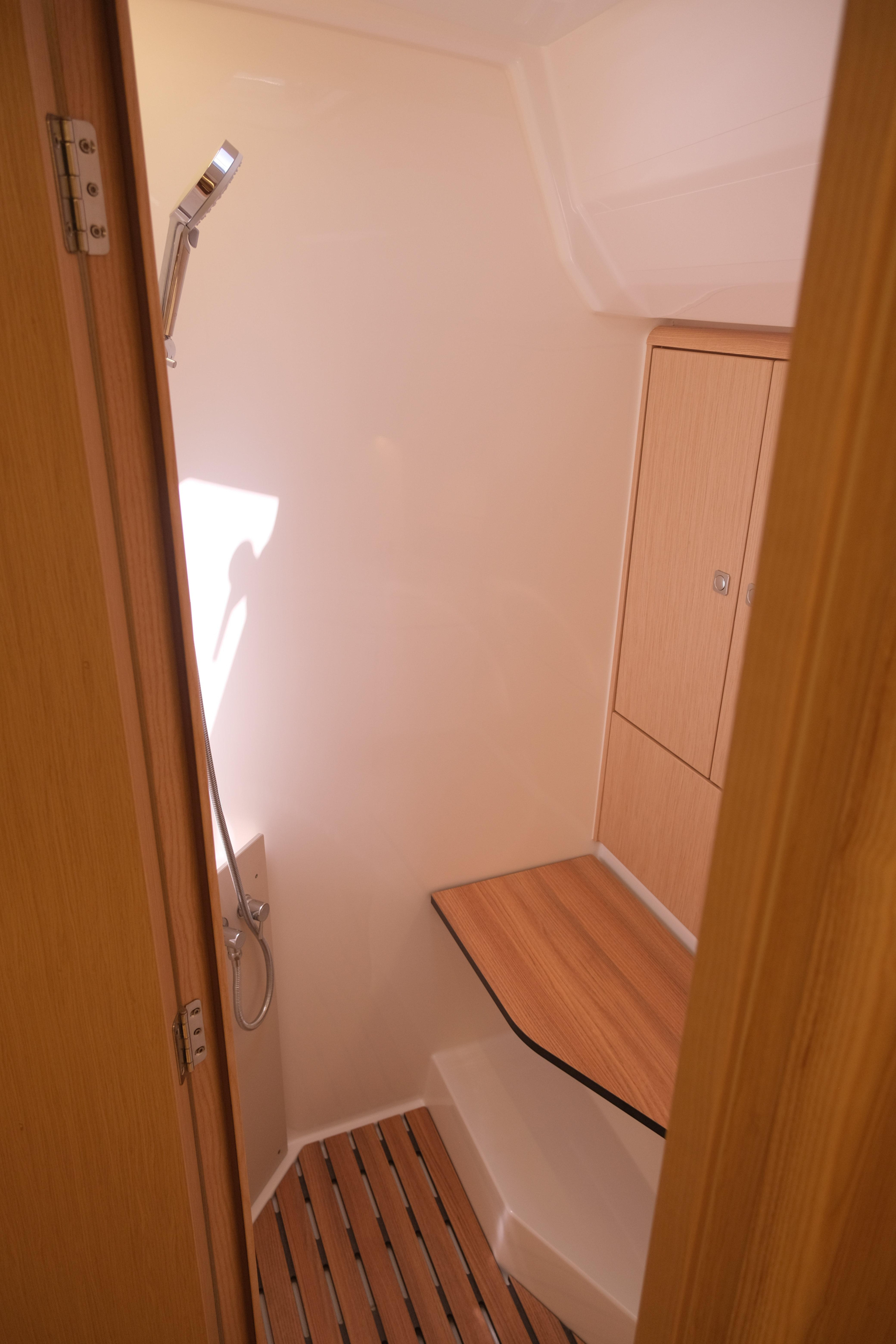 Bavaria C46 — photo 16
