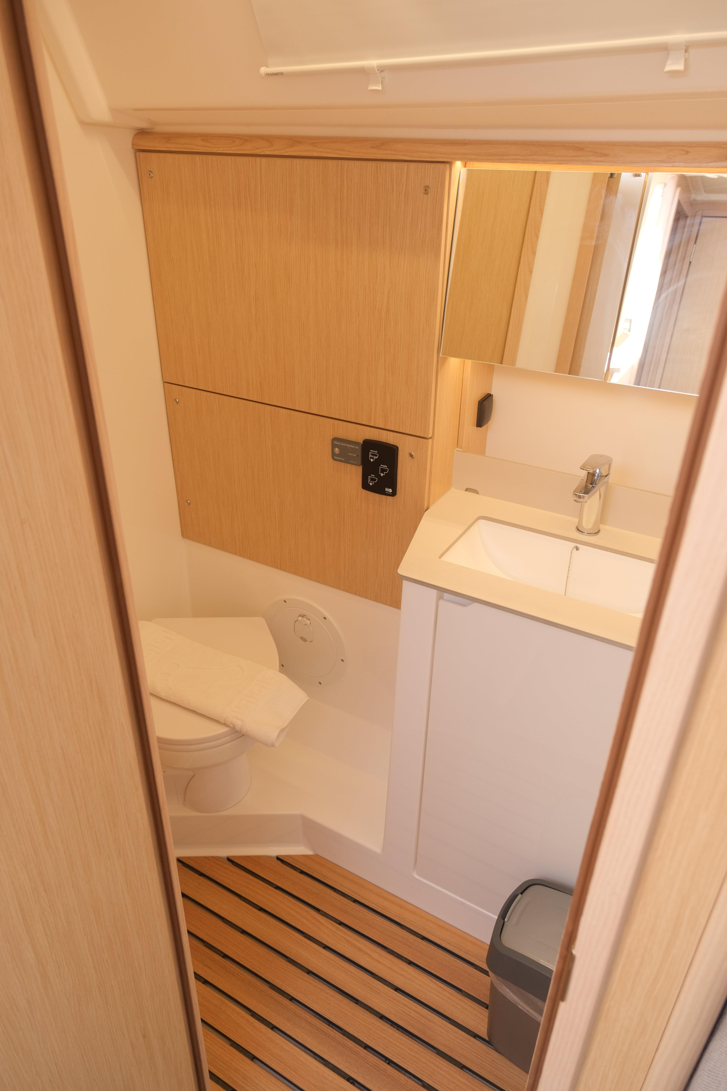 Bavaria C46 — photo 20