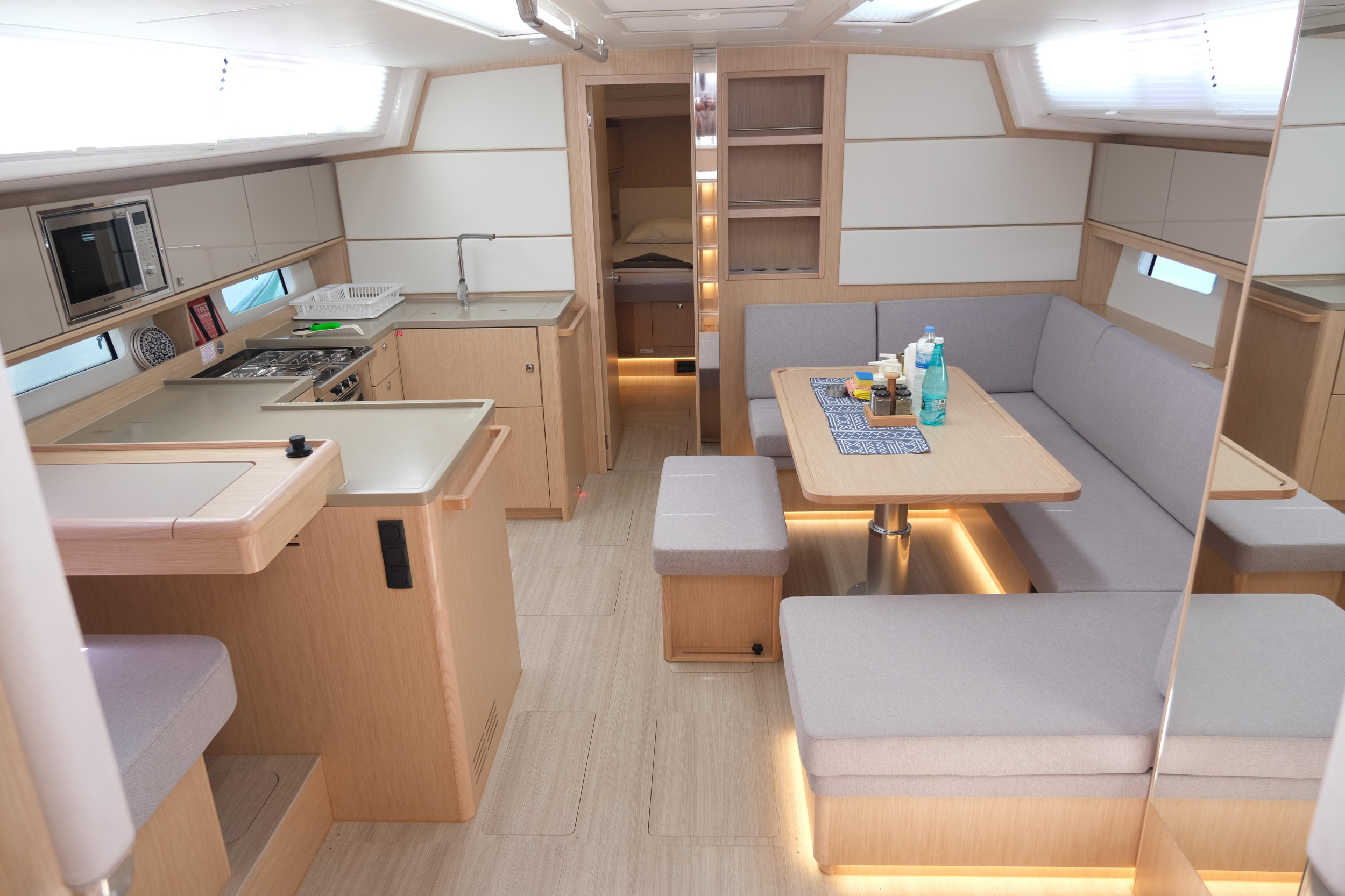 Bavaria C46 — photo 11