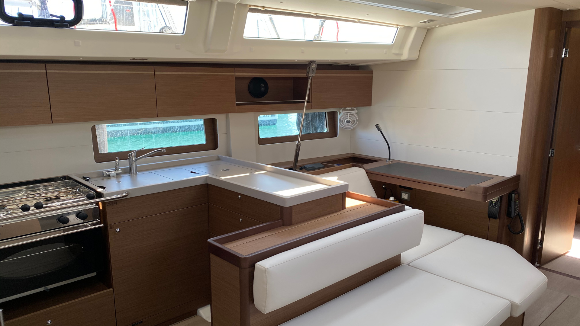 Oceanis 51.1 (AC, Gen, Watermaker) — photo 18