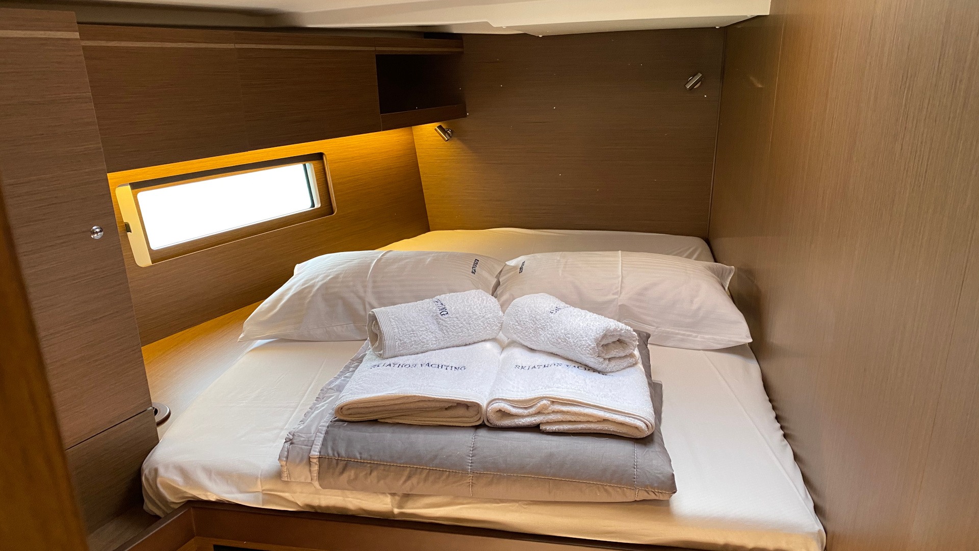 Oceanis 51.1 (AC, Gen, Watermaker) — photo 16