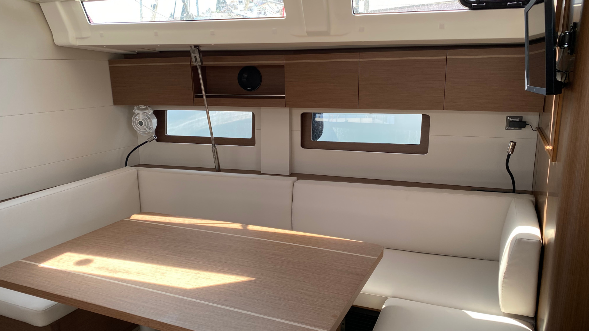 Oceanis 51.1 (AC, Gen, Watermaker) — photo 4