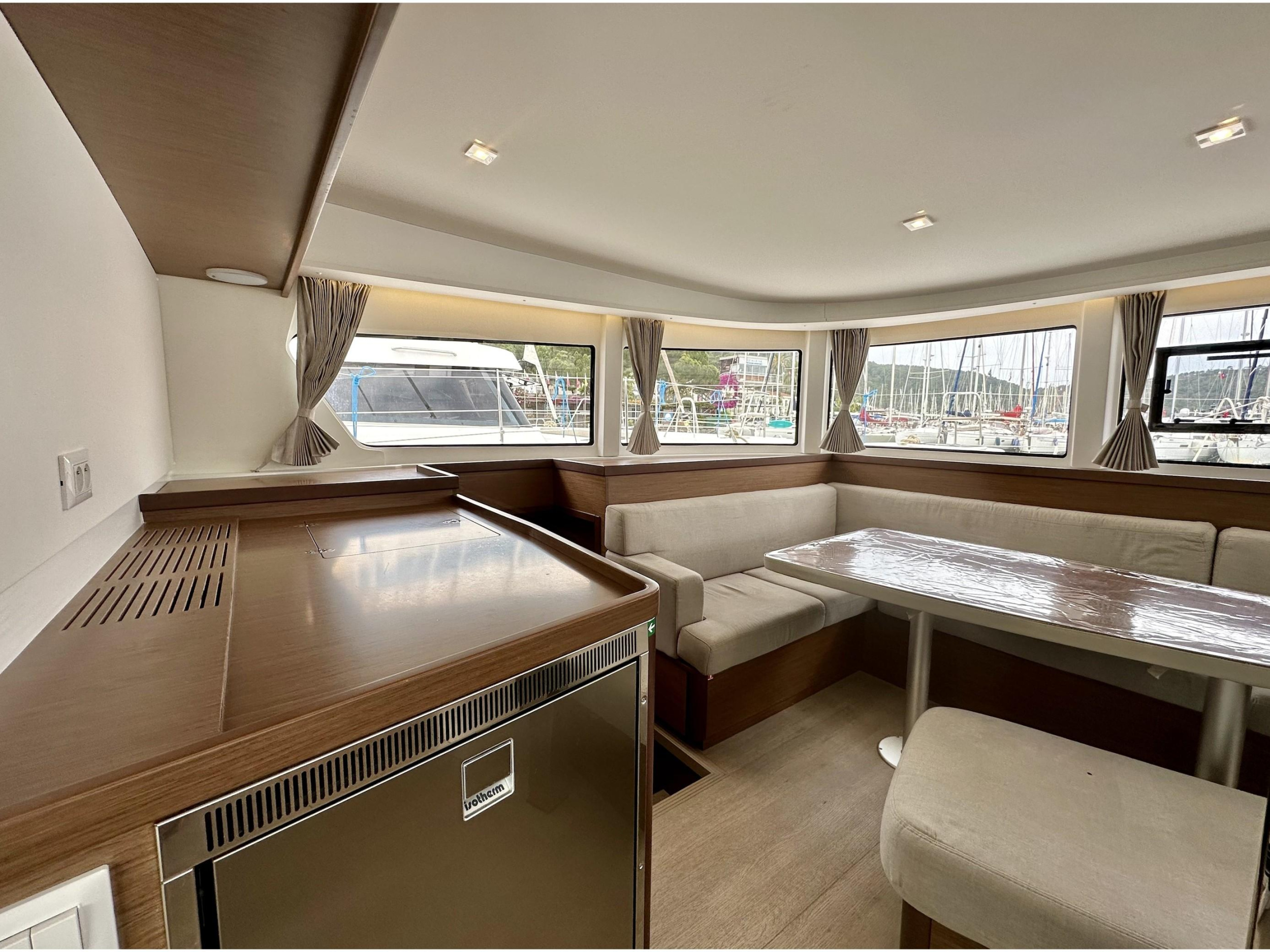 Lagoon 42 — photo 21