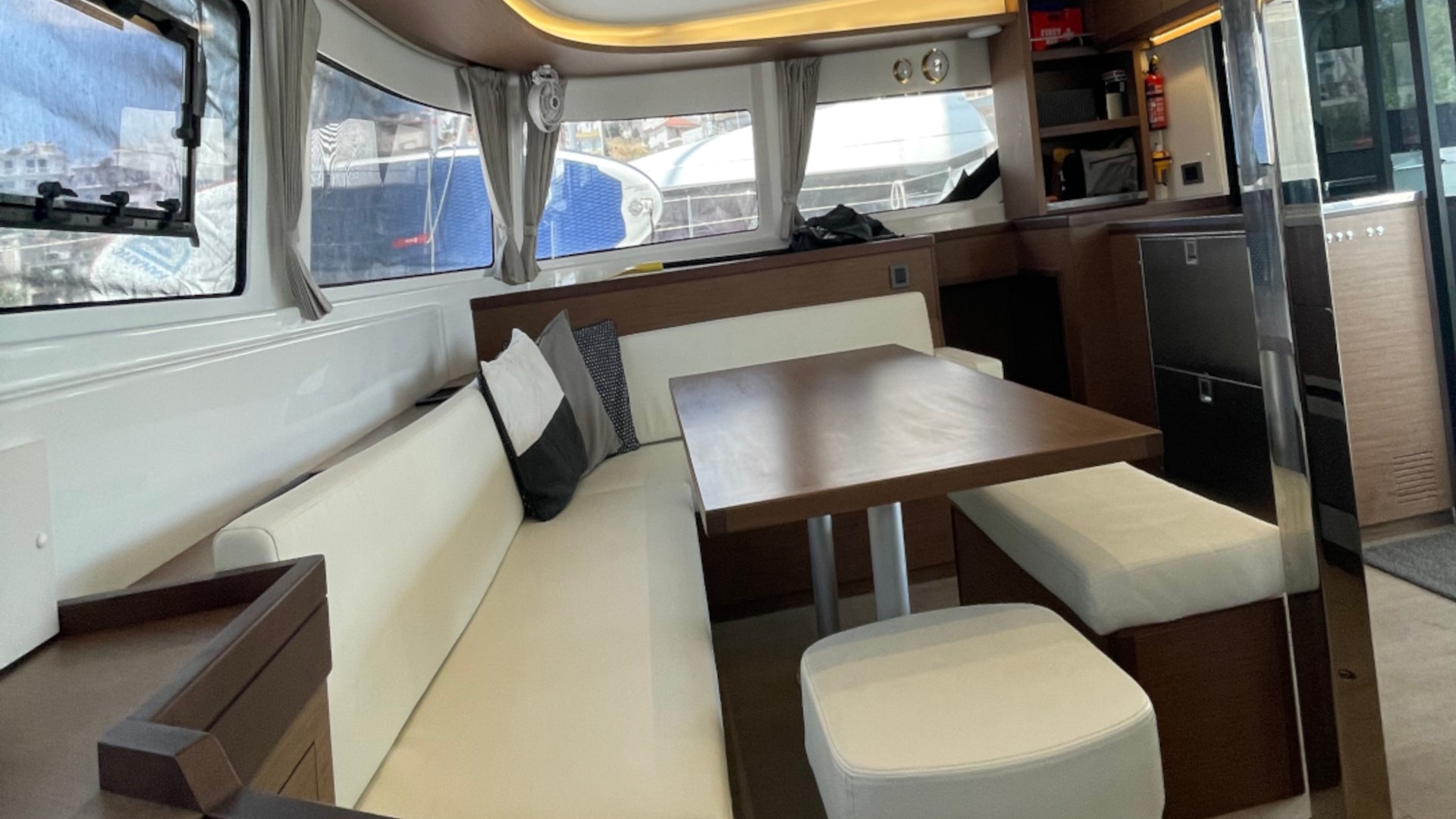 Lagoon 46 (AC, Gen, Watermaker) — photo 9