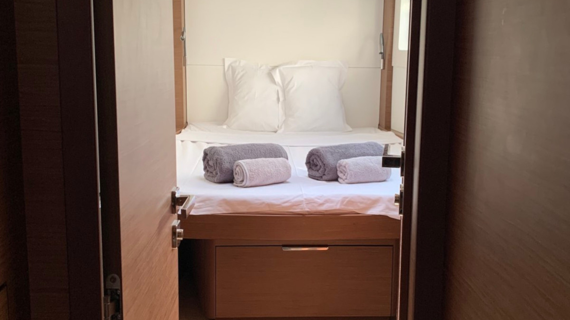 Lagoon 46 (AC, Gen, Watermaker) — photo 17
