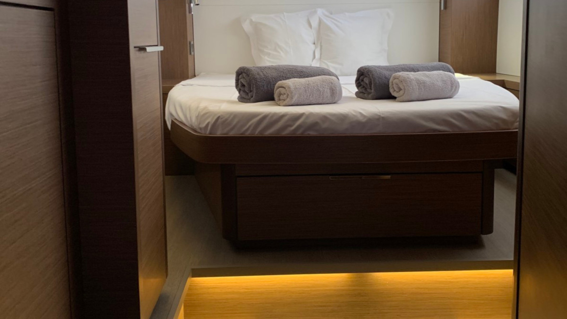 Lagoon 46 (AC, Gen, Watermaker) — photo 7