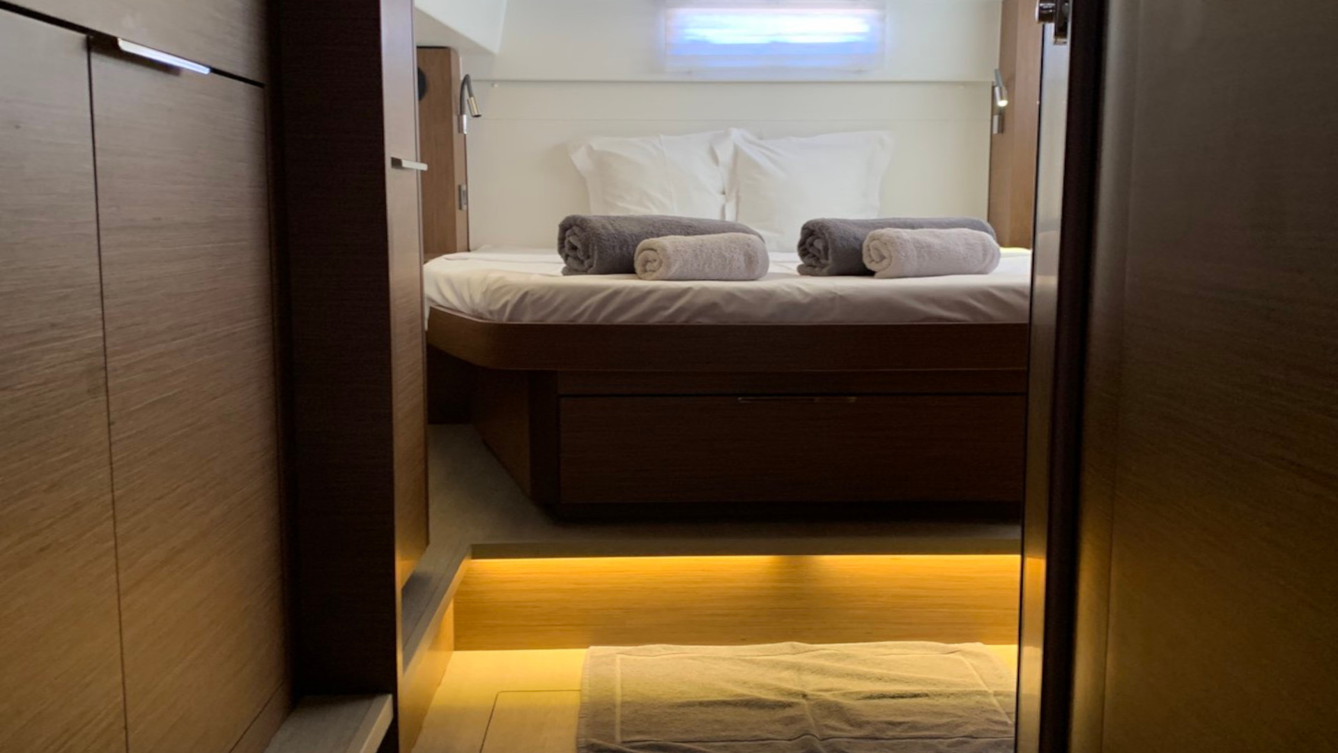 Lagoon 46 (AC, Gen, Watermaker) — photo 19