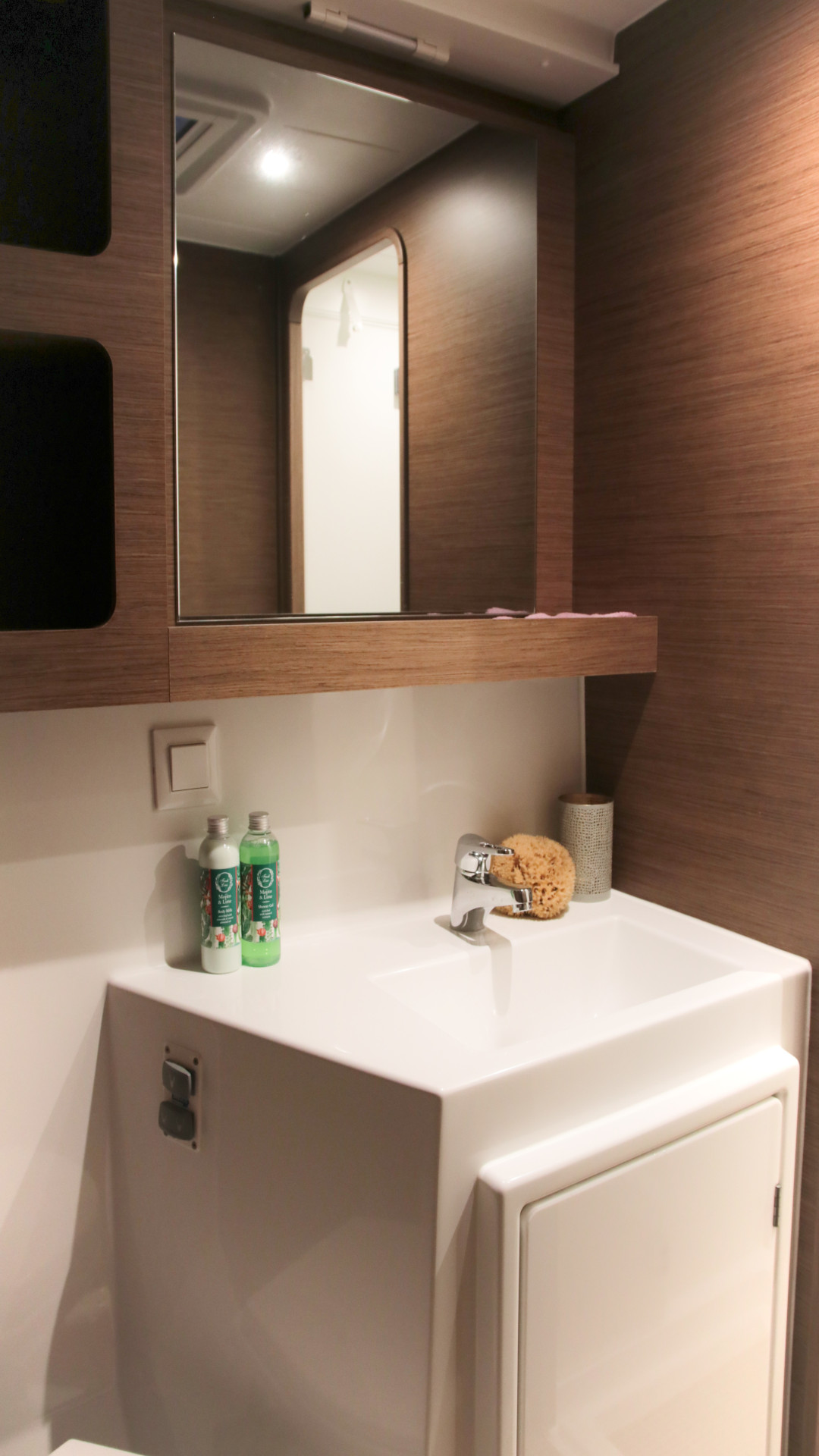 Lagoon 42 (AC, Gen, Watermaker) — photo 7