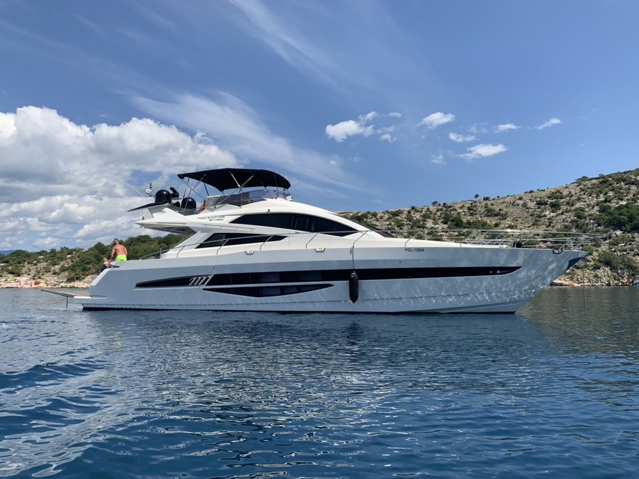 Galeon 700 Skydeck — photo 1
