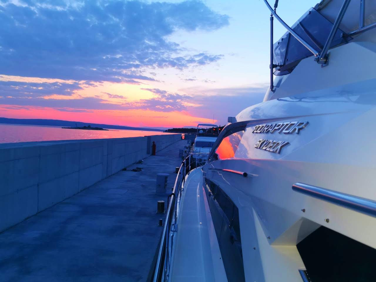 Galeon 700 Skydeck — photo 5