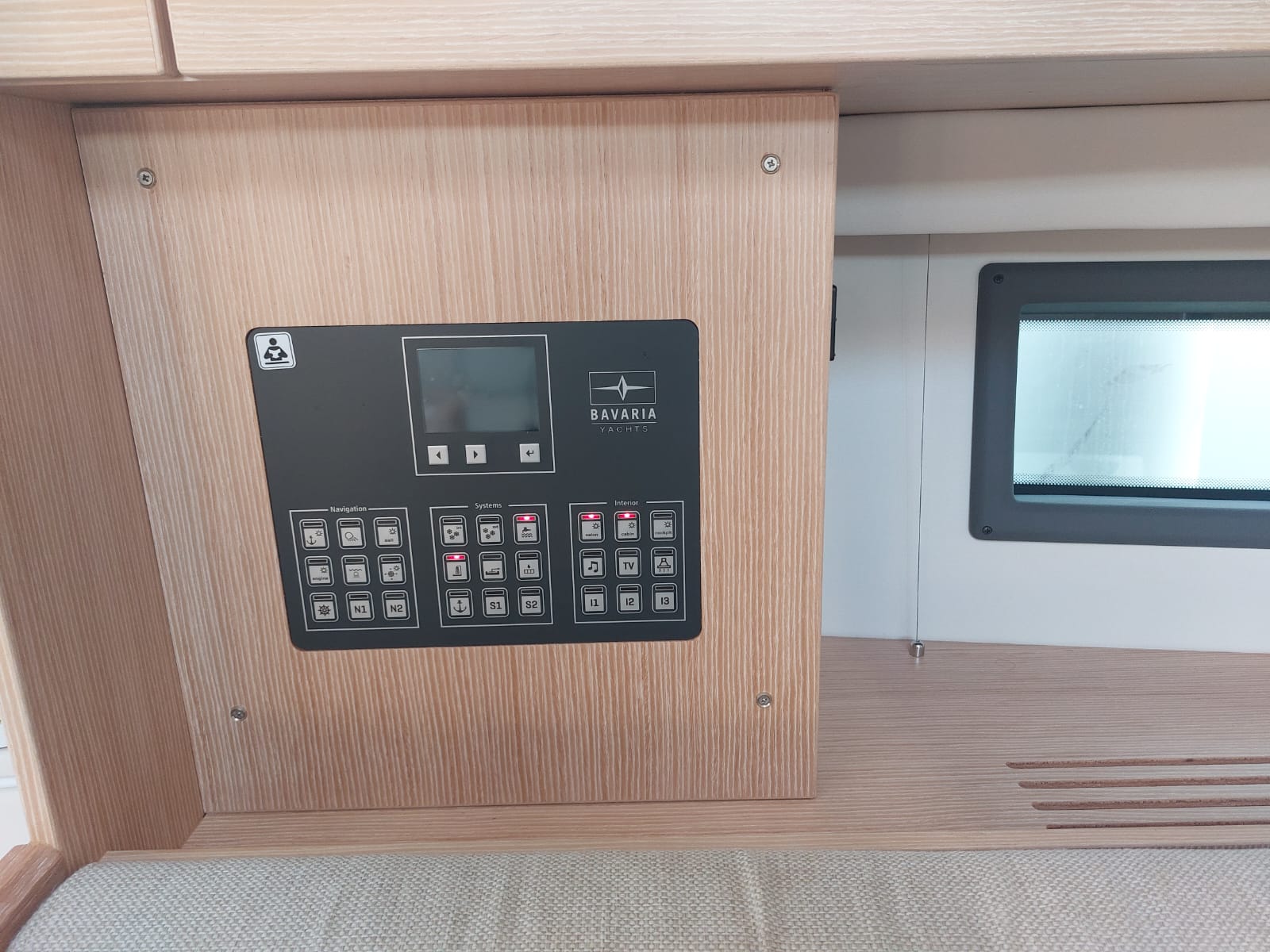 Bavaria C42 — photo 27