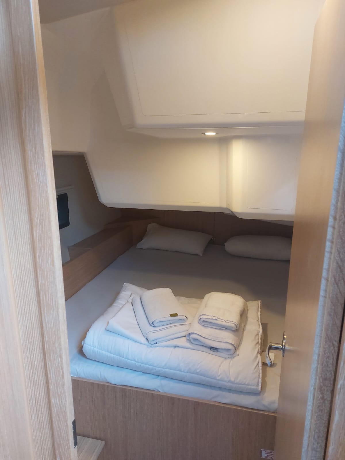 Bavaria C42 — photo 26
