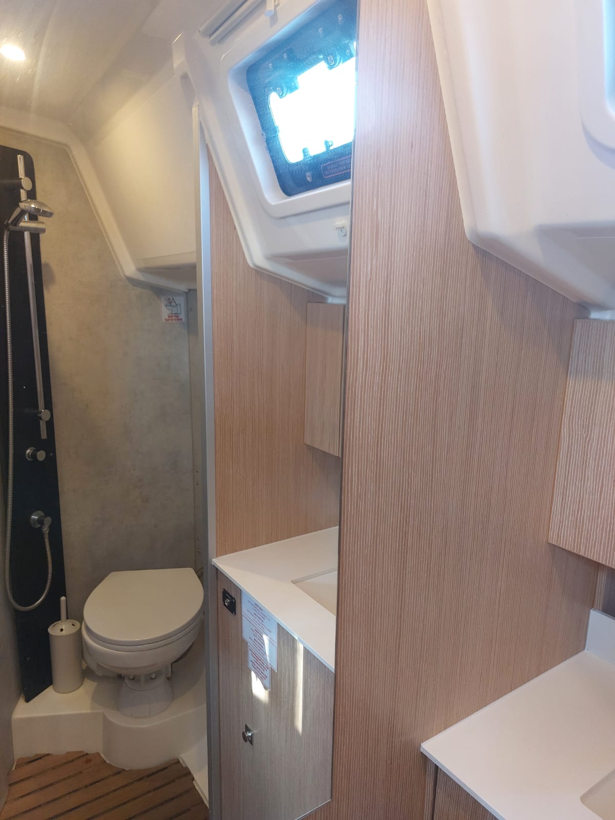 Bavaria C42 — photo 7