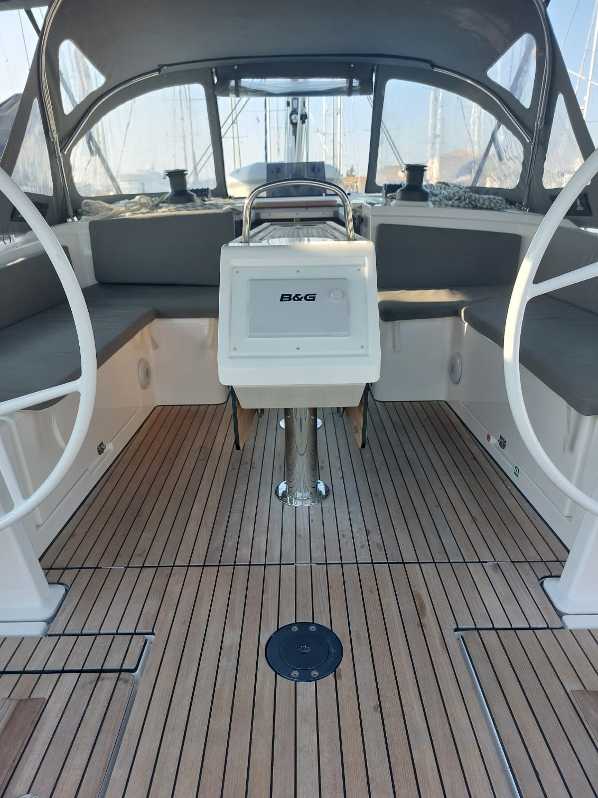 Bavaria C42 — photo 6