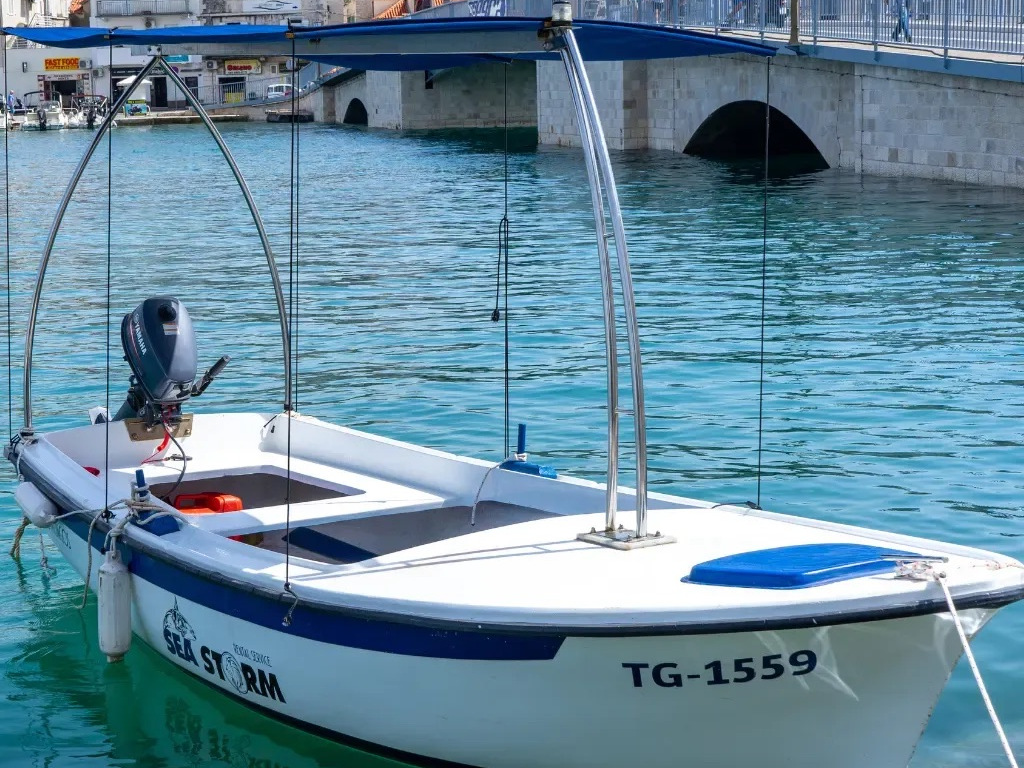 Motorboat — photo 4