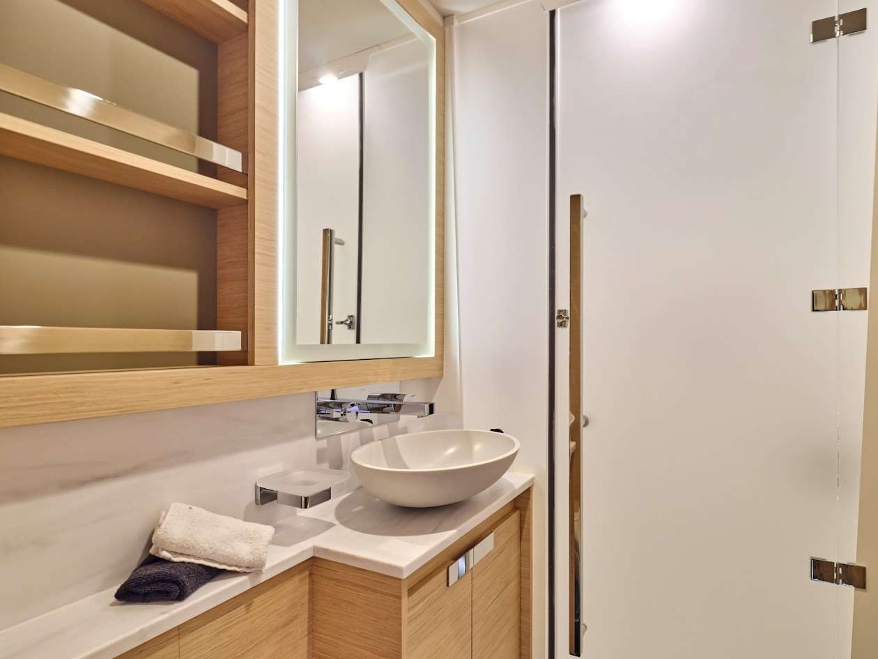 Fountaine Pajot Power Alegria 67 (5 cab) — photo 9