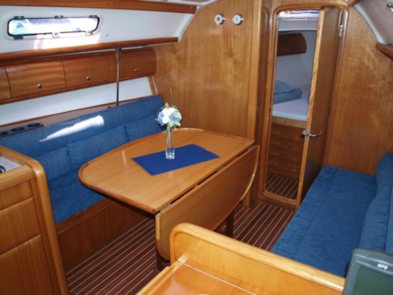 Bavaria 32 — photo 8