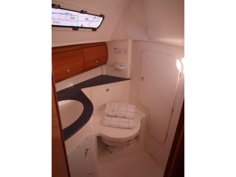 Bavaria 32 — photo 10