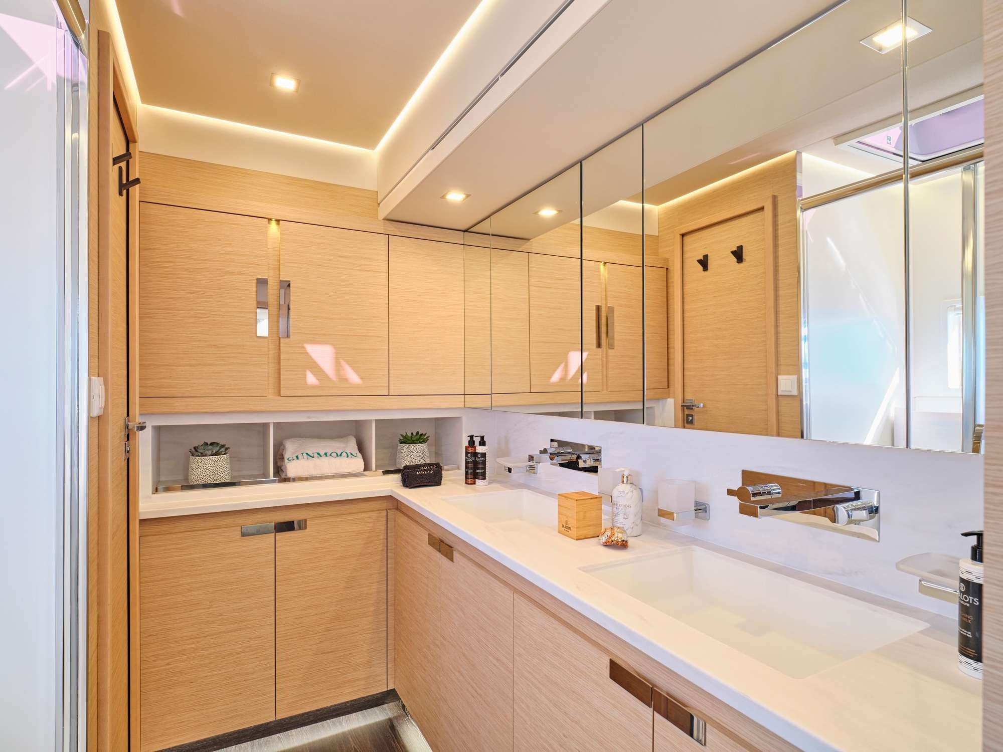 Fountaine Pajot Alegria 67 (5 cab) — photo 7
