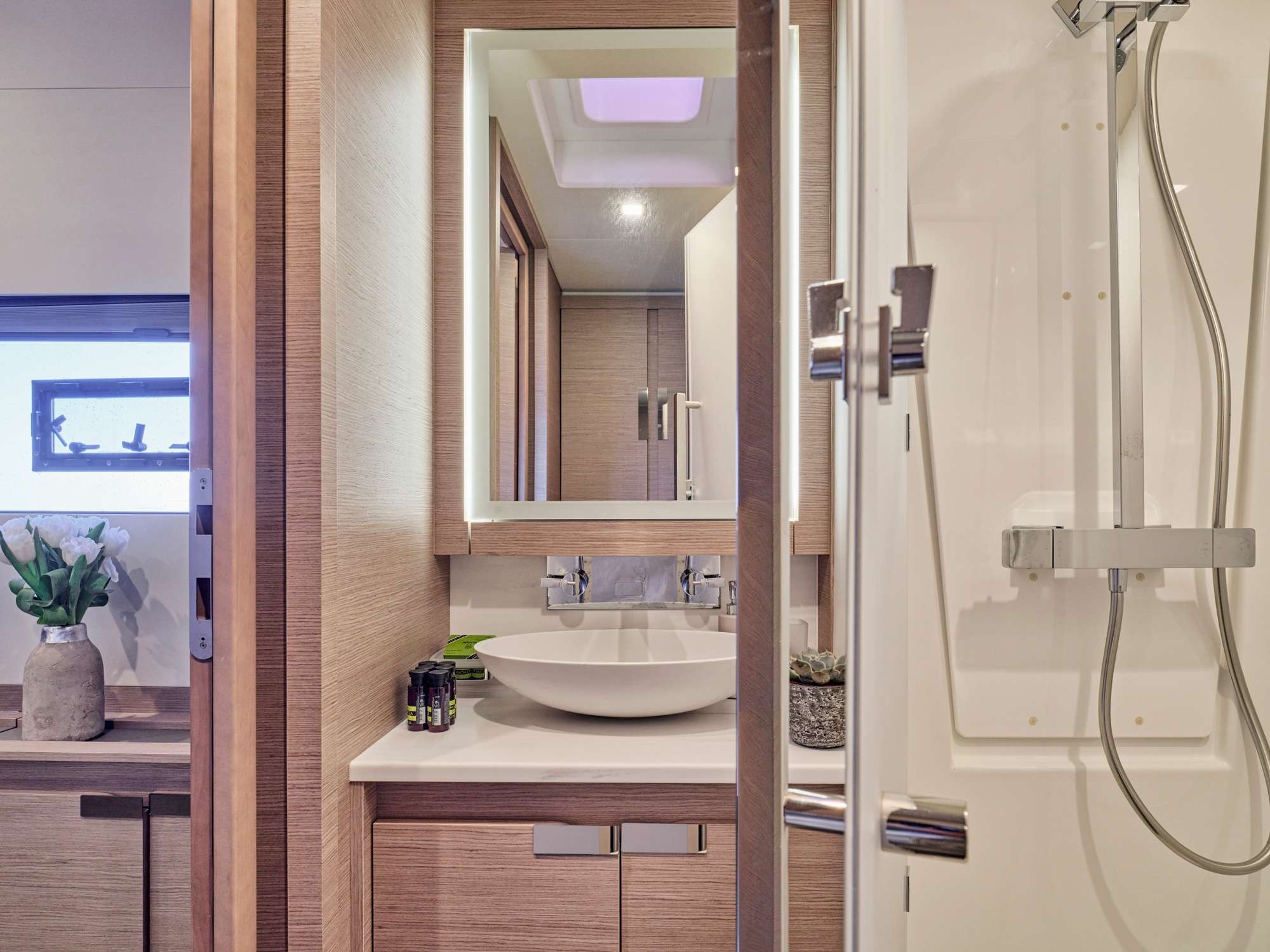 Fountaine Pajot Power Alegria 67 (4 cab) — photo 10