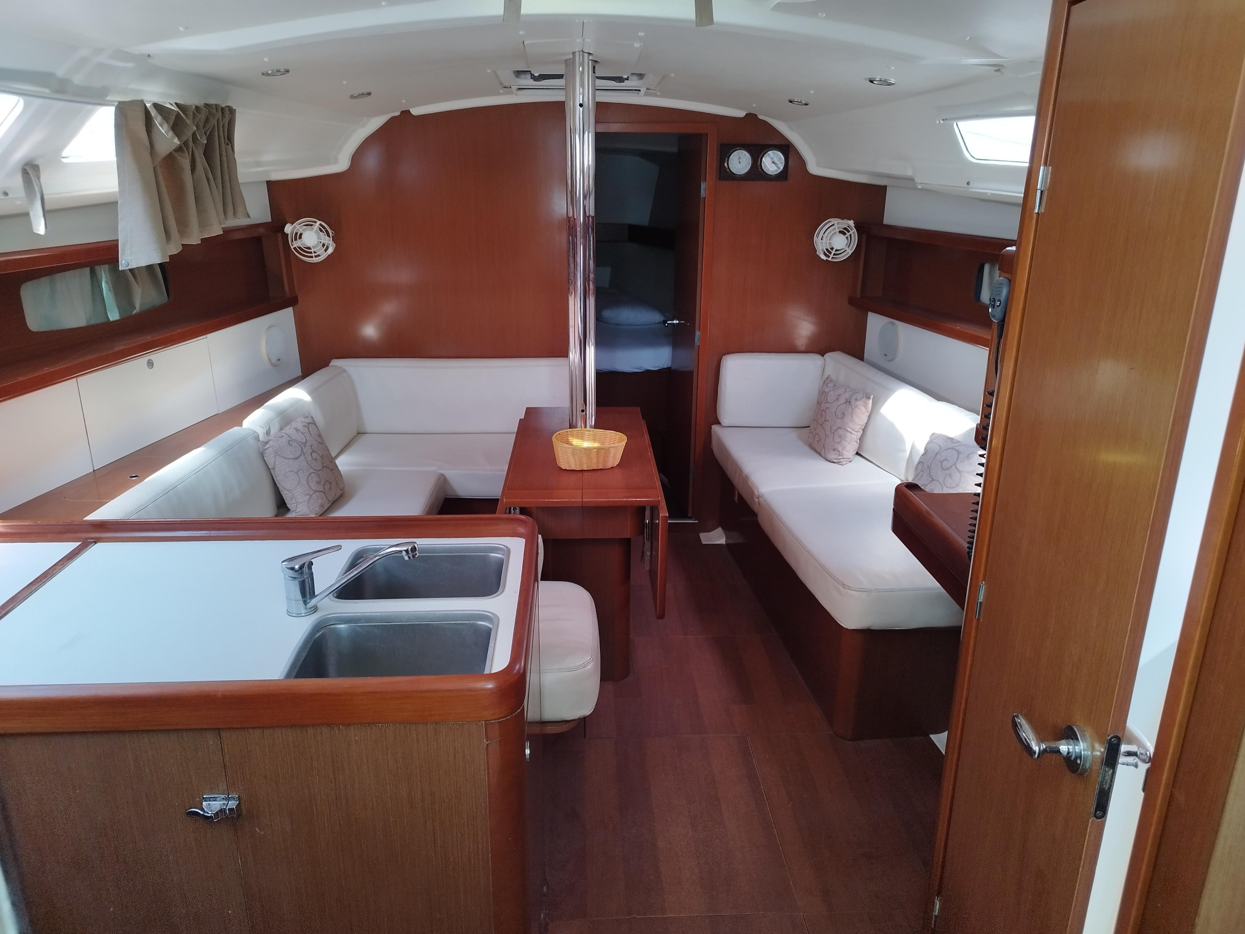 Oceanis 37 — photo 17