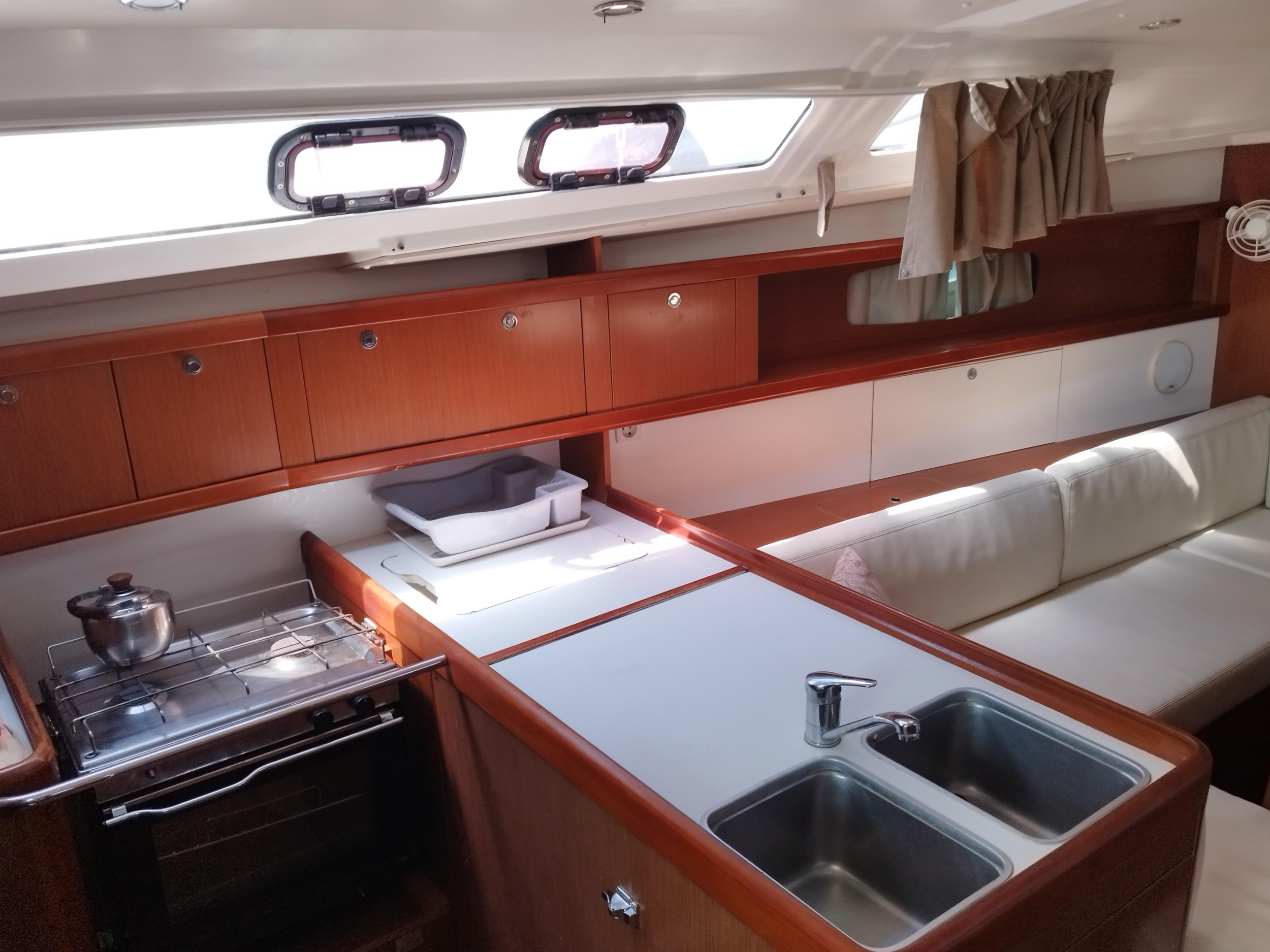 Oceanis 37 — photo 3