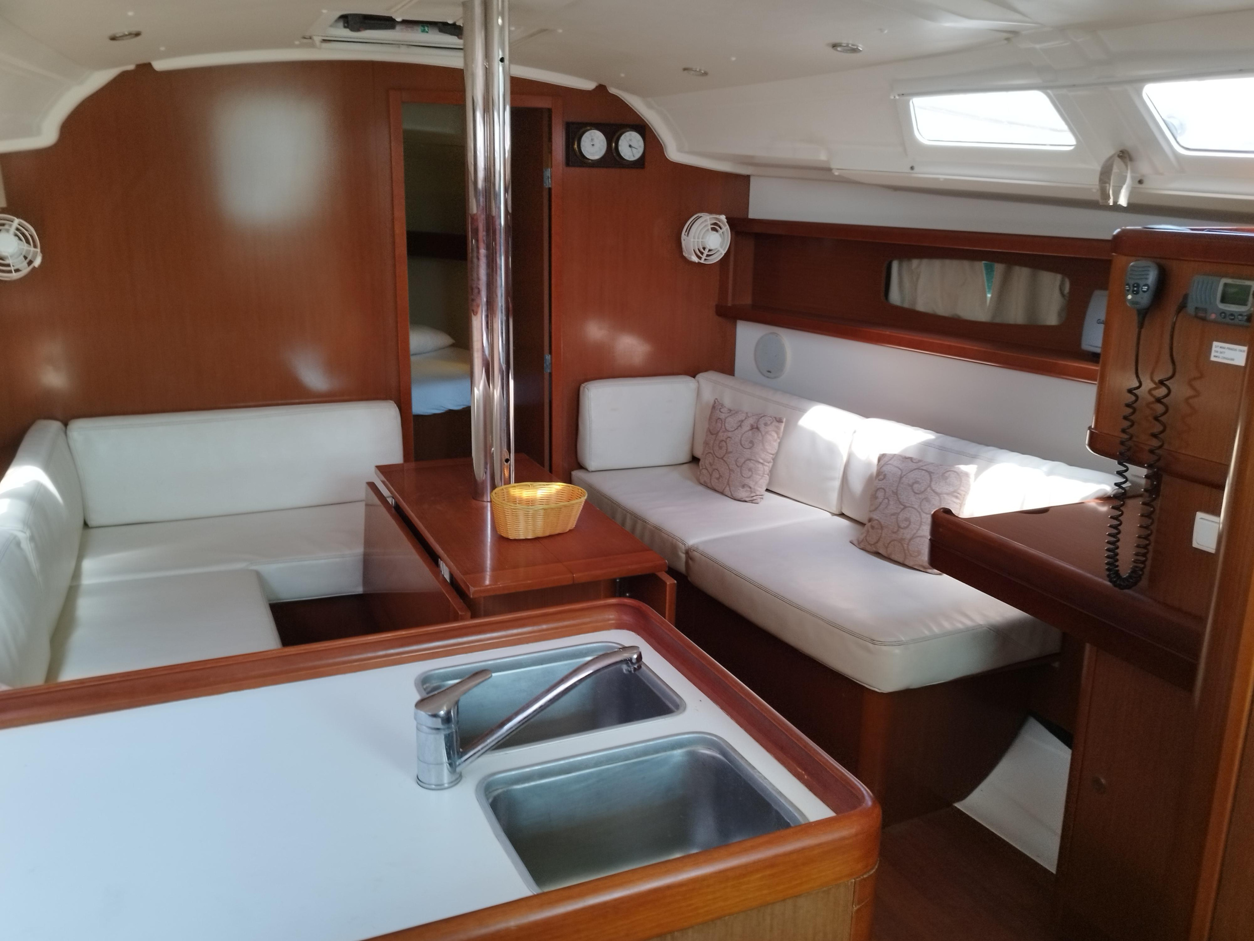Oceanis 37 — photo 11