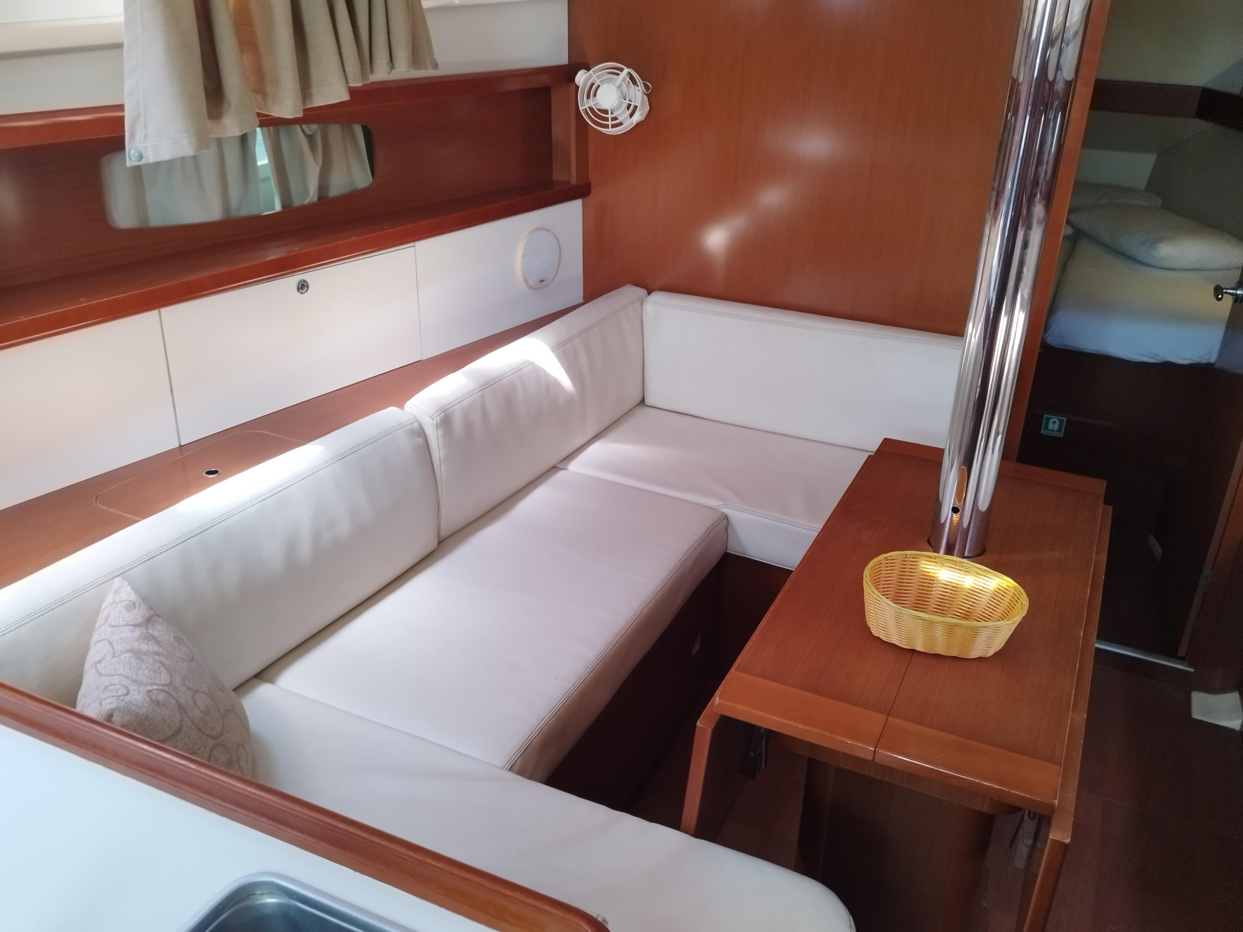 Oceanis 37 — photo 9