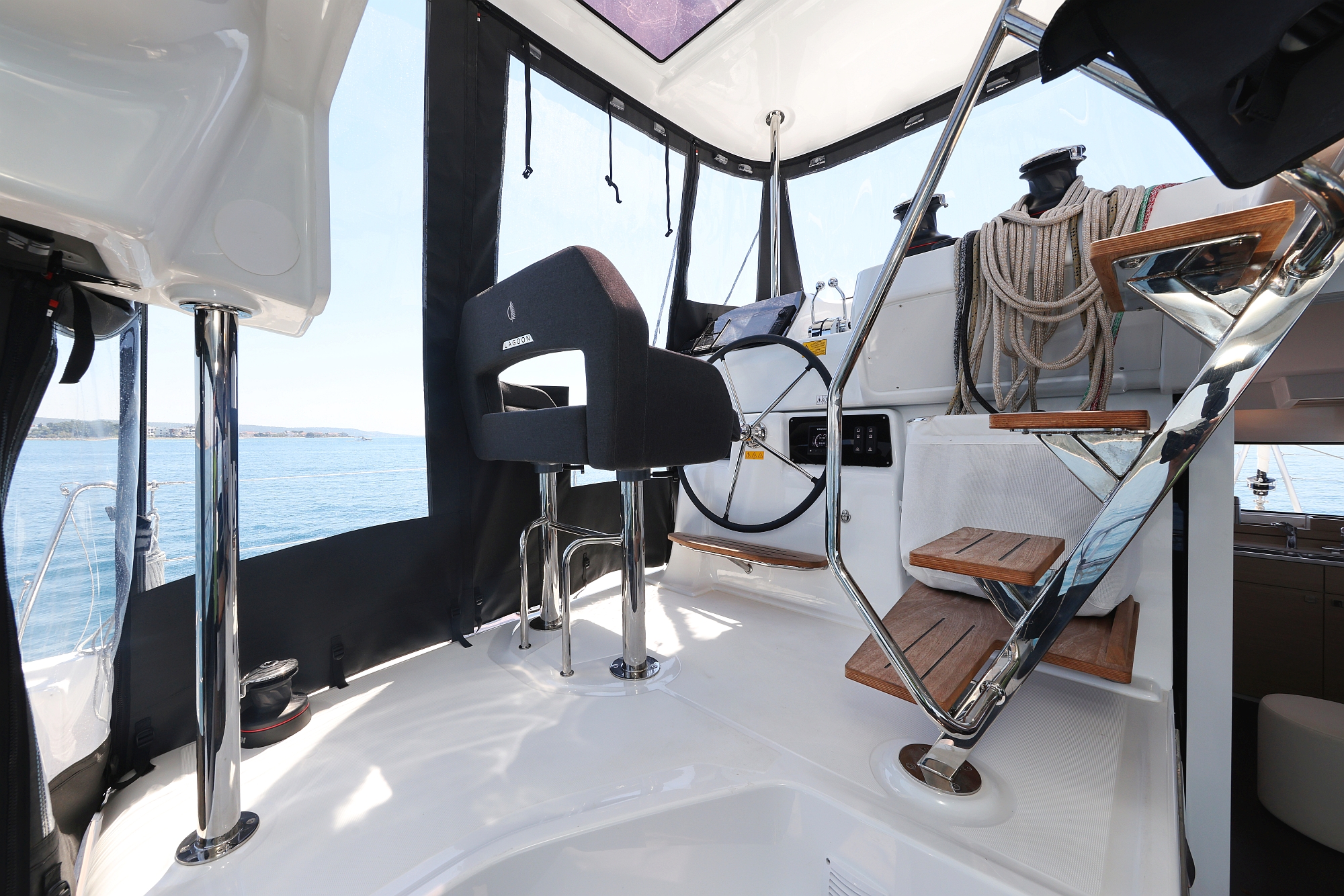 Lagoon 43 — photo 2