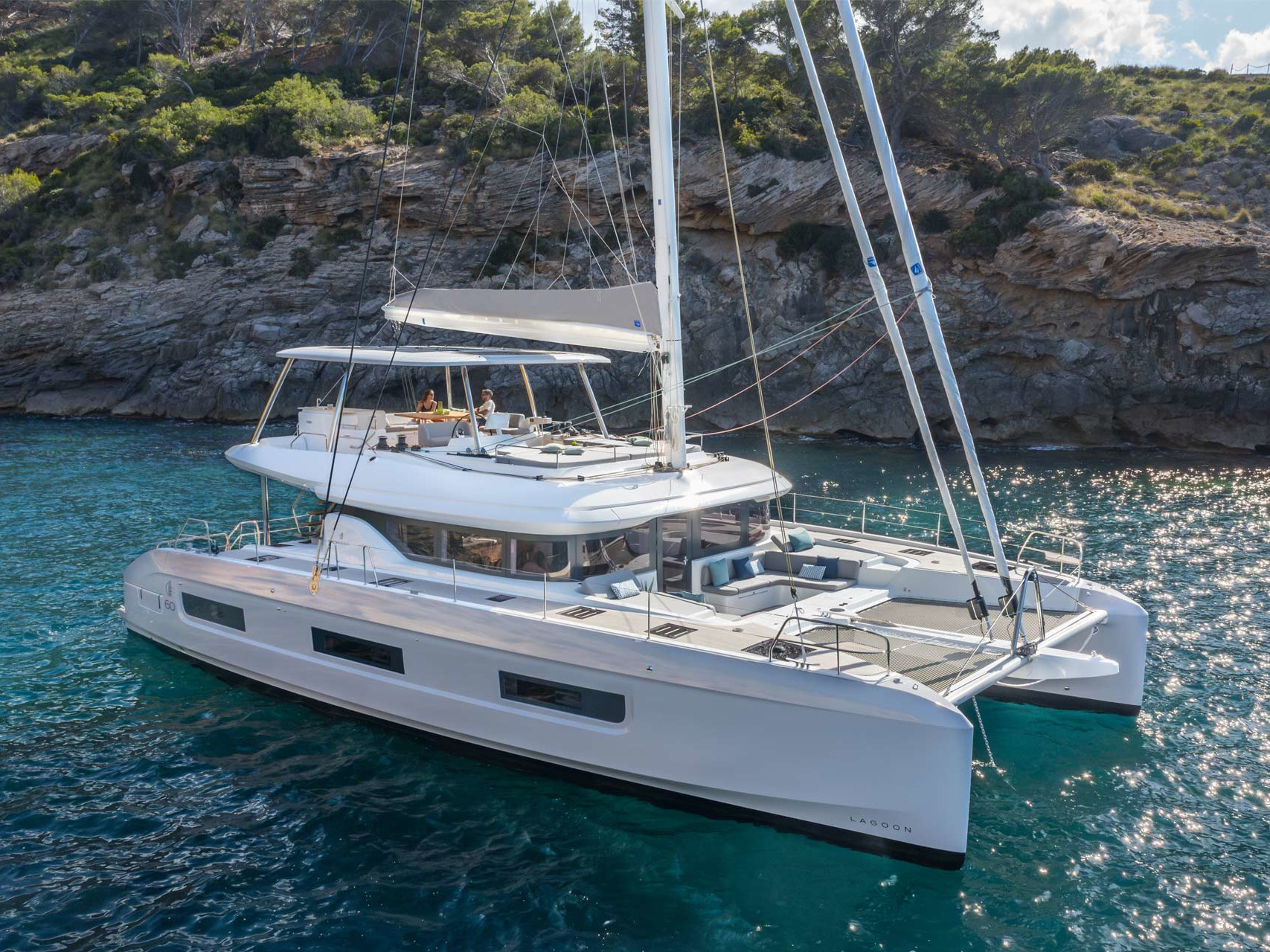 Lagoon 60 — photo 1