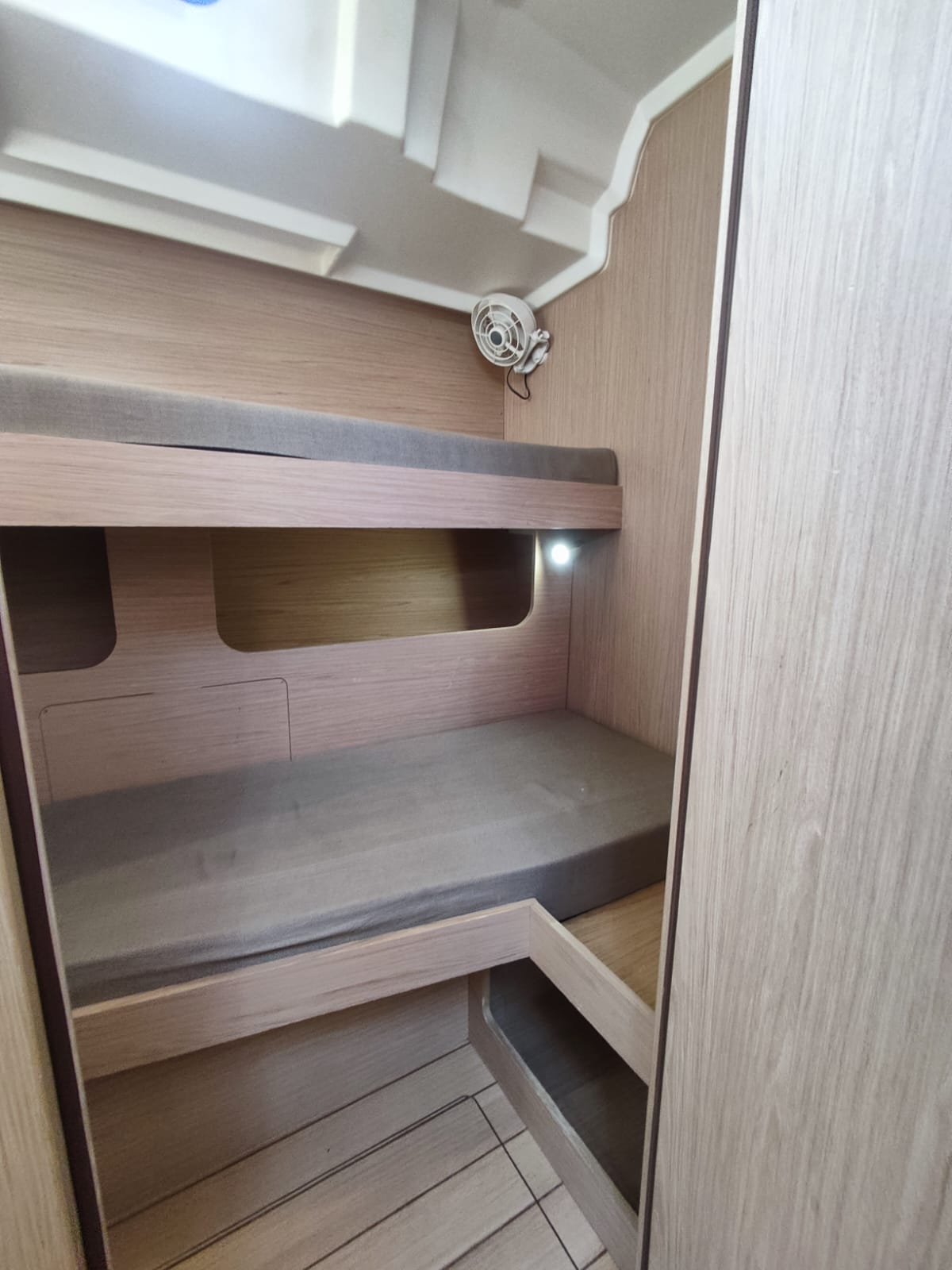 Oceanis 51.1 — photo 17