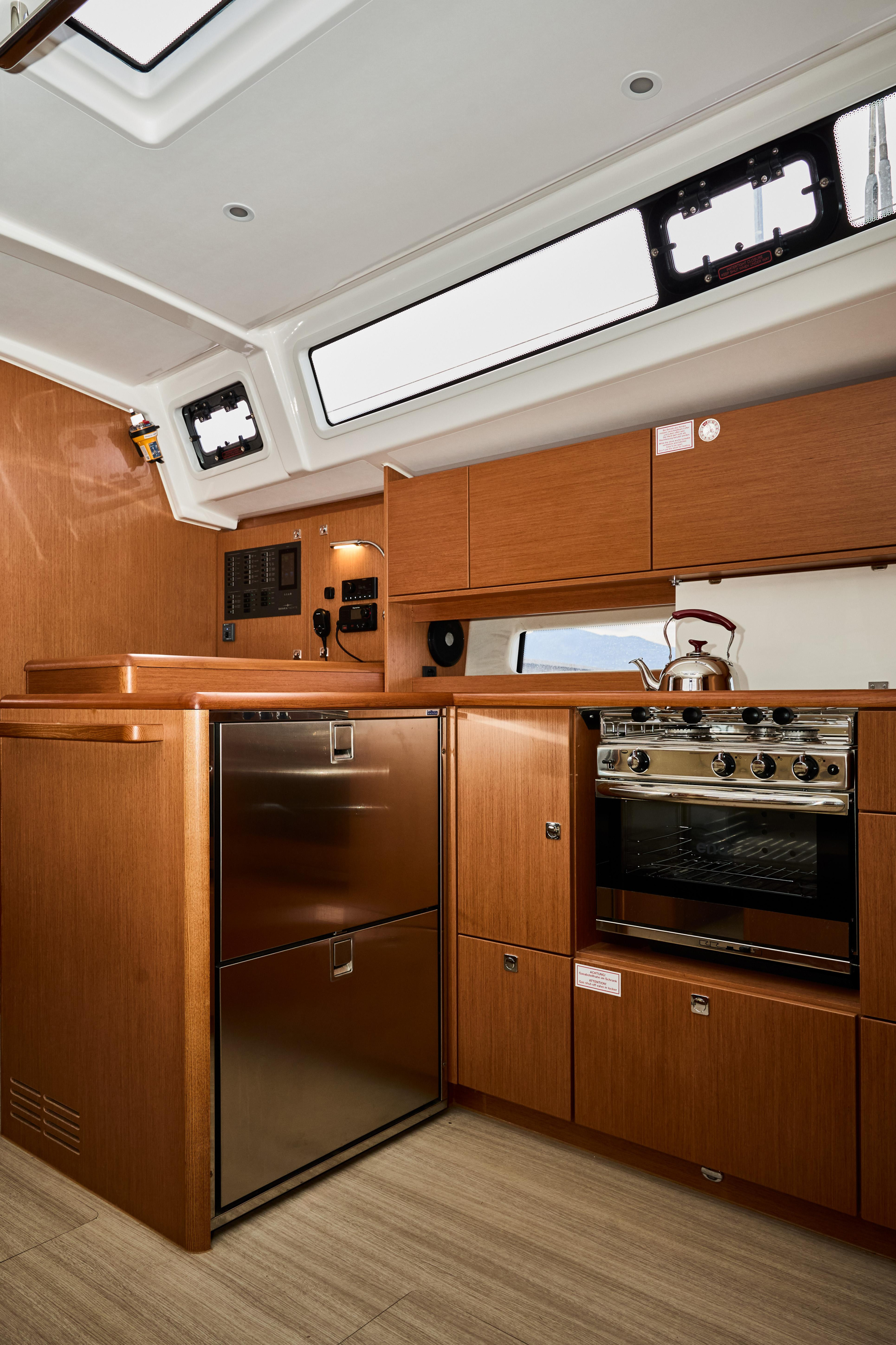 Bavaria C46 — photo 3