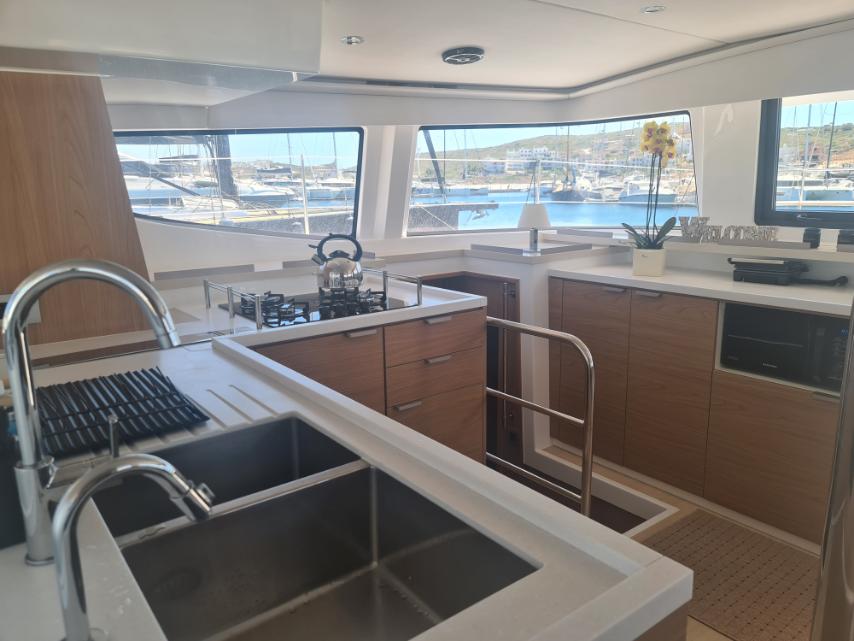 Bali 4.6 OPEN SPACE ( 7 cabins, SOUNTLESS, , SOLAR PANEL, 6 UNITS, WATERMAKER, DISHWASHER, BOTTLE WATER TO FREEZER, TV E — photo 2