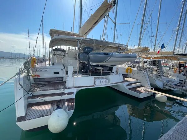 Lagoon 42 — photo 1