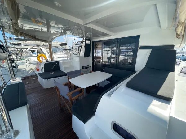 Lagoon 42 — photo 2