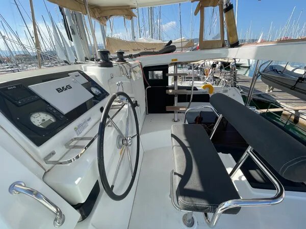 Lagoon 42 — photo 9