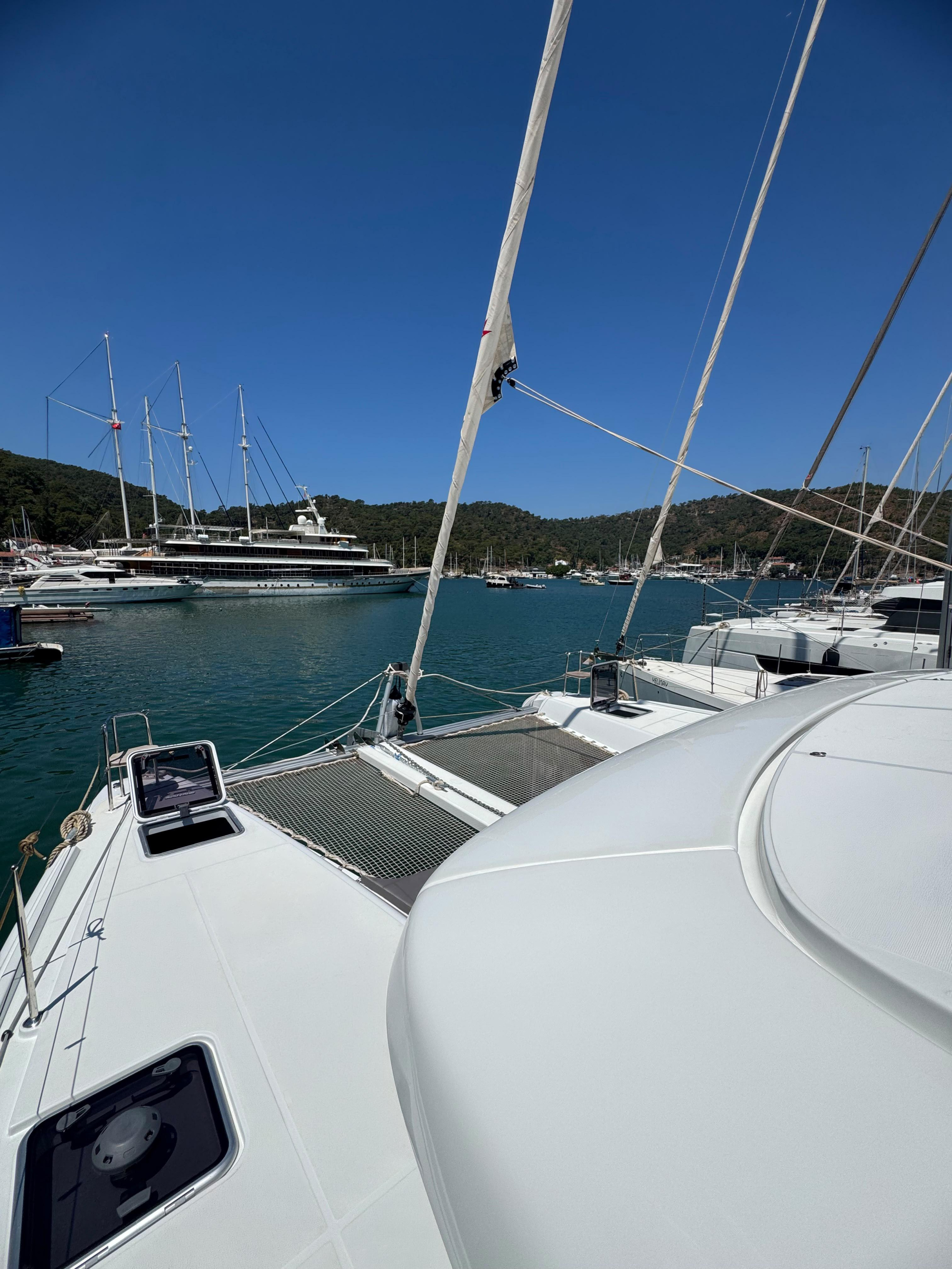 Lagoon 42 — photo 3