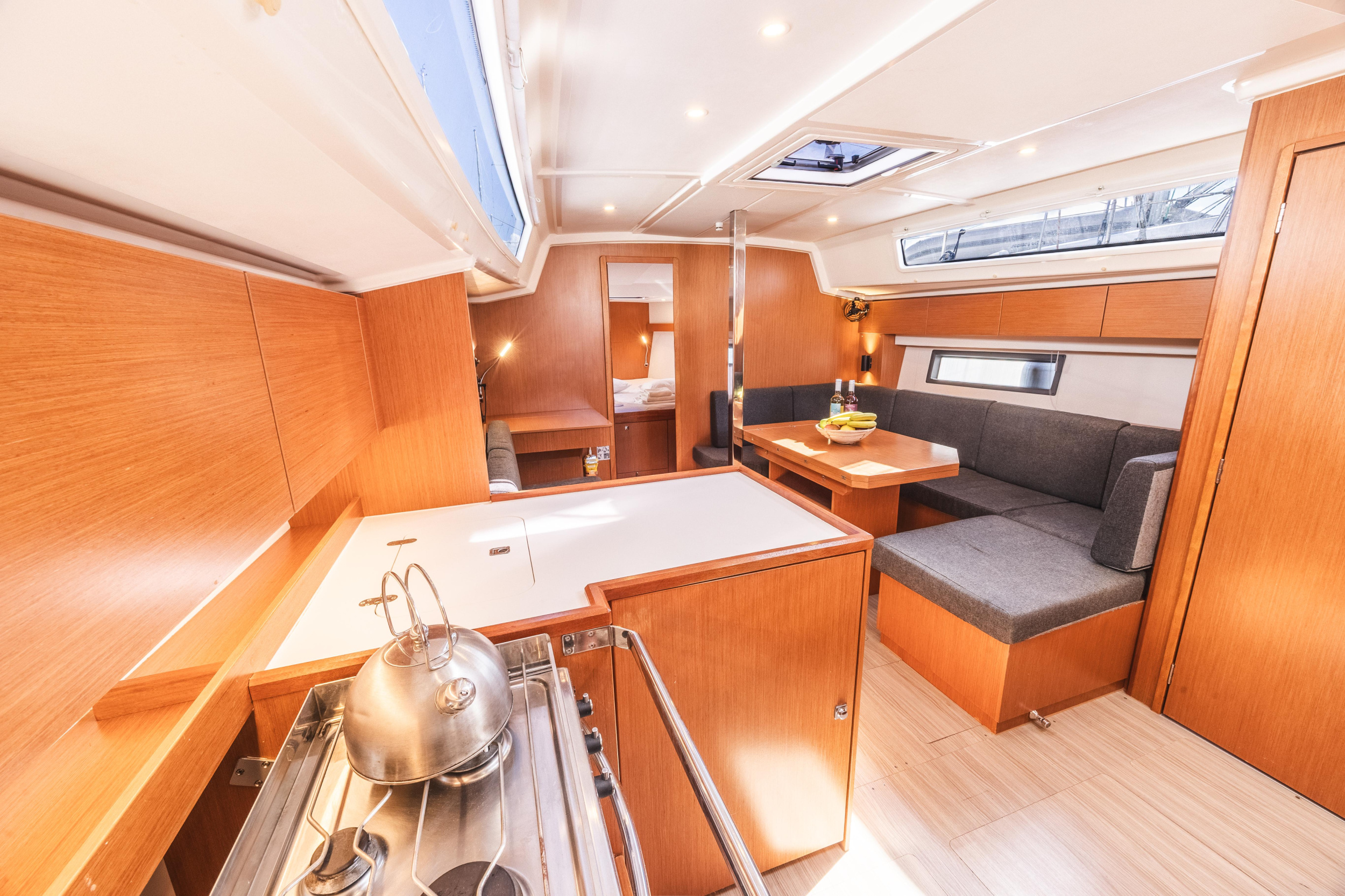 Bavaria C42 — photo 6