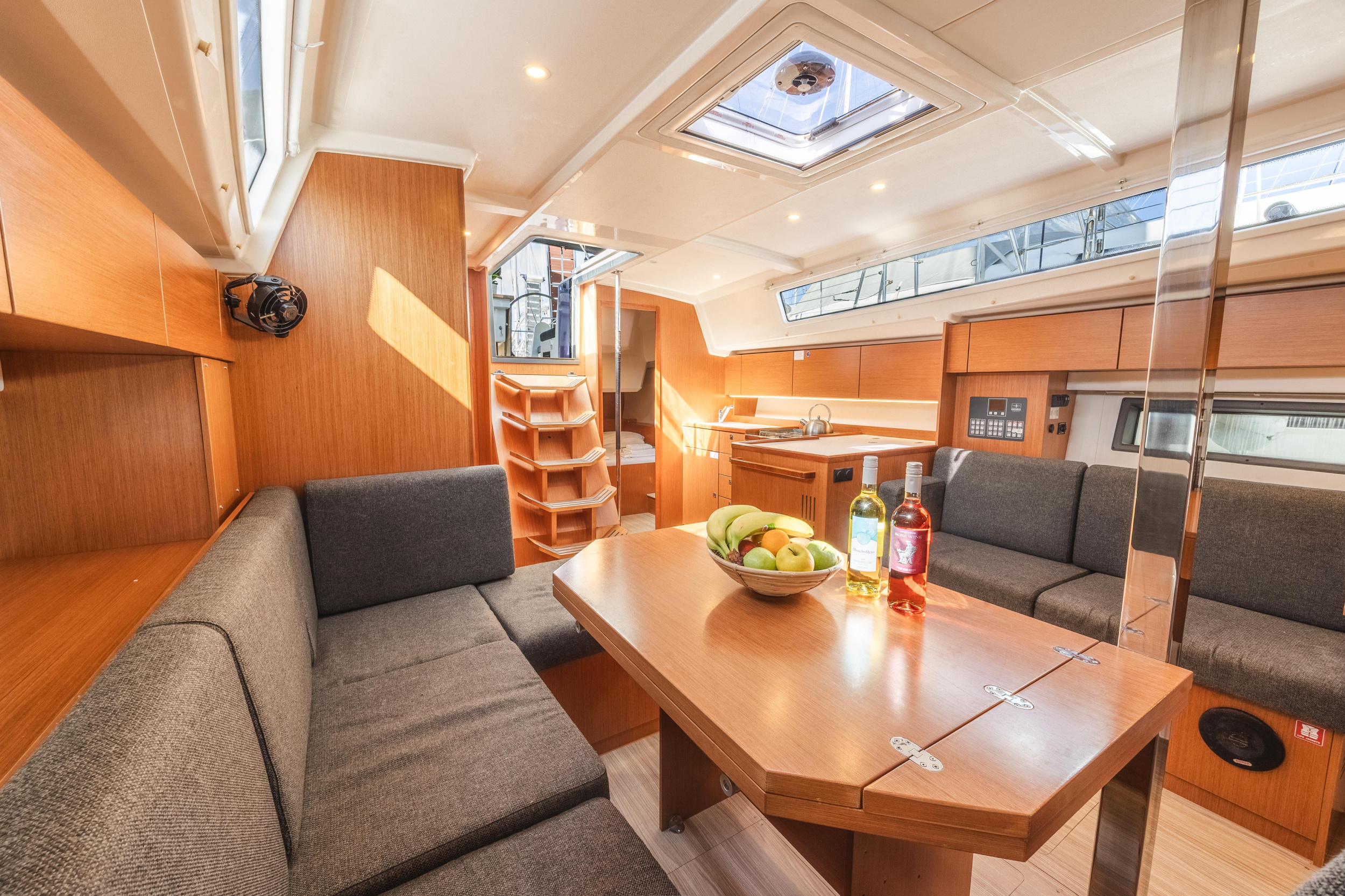 Bavaria C42 — photo 2