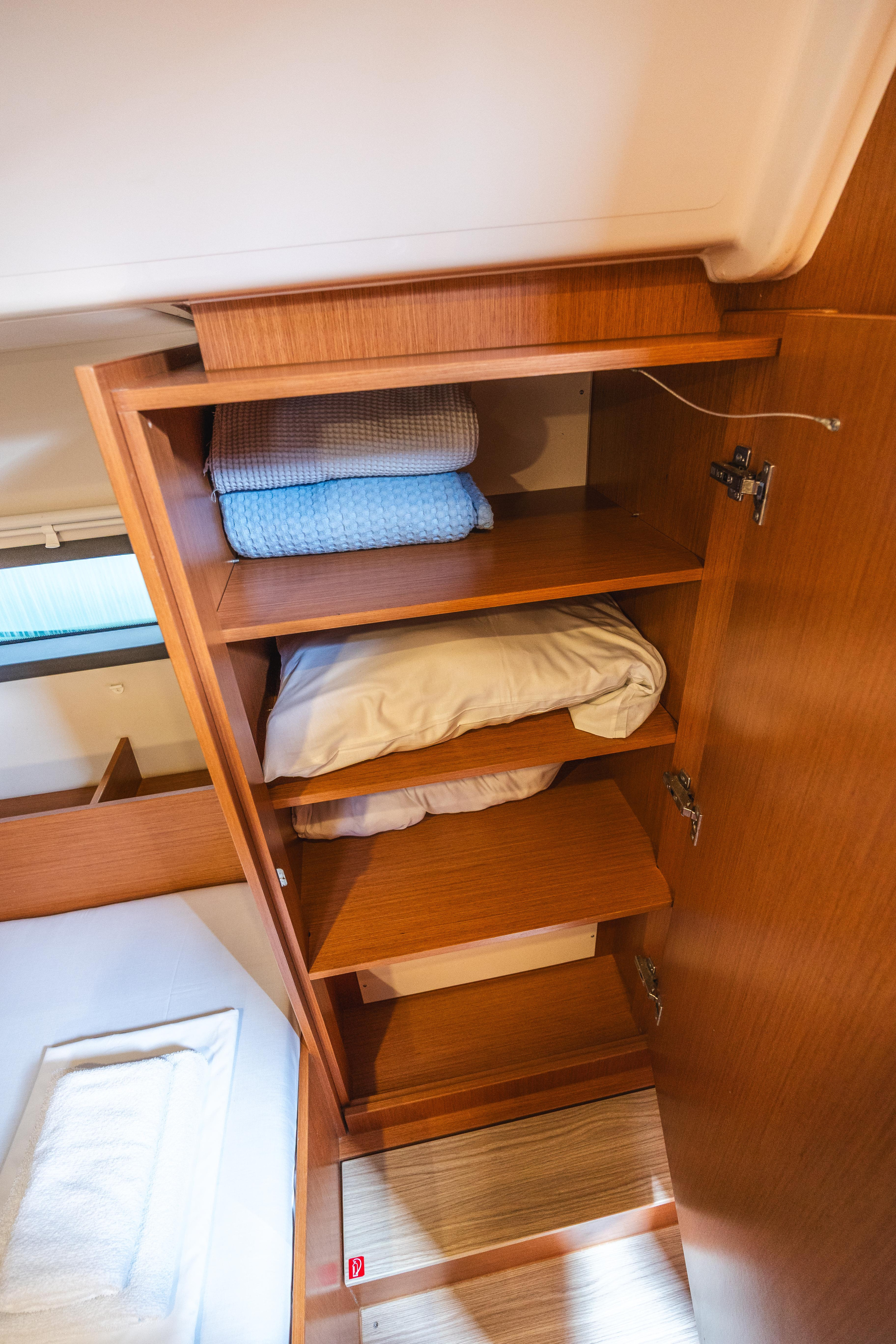 Bavaria C42 — photo 5