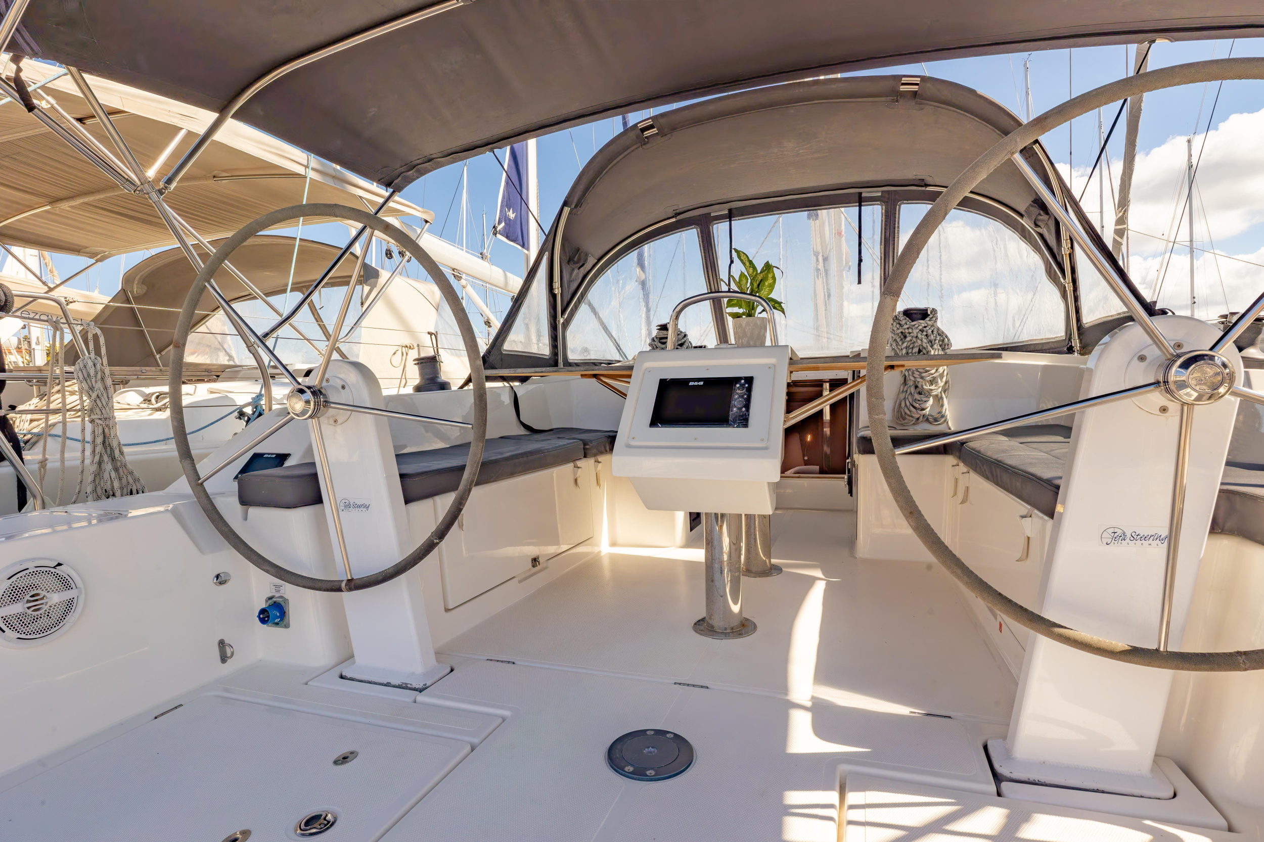 Bavaria C42 — photo 37
